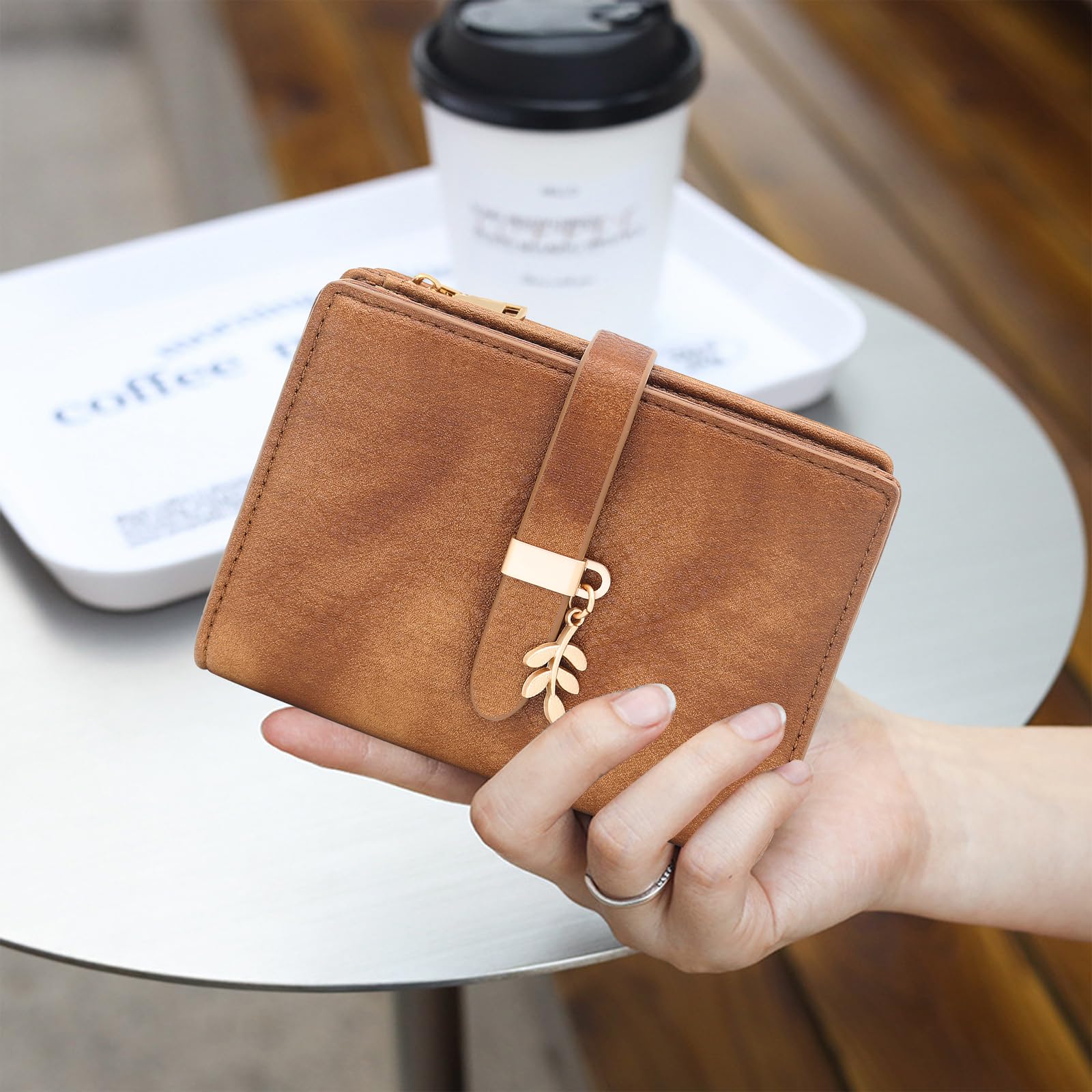 HNOOM Cartera Mujer Cuero PU Monedero Pequeño Formato Corto Billeteras RFID 19 Ranuras Tarjetas Cremallera Marrón
