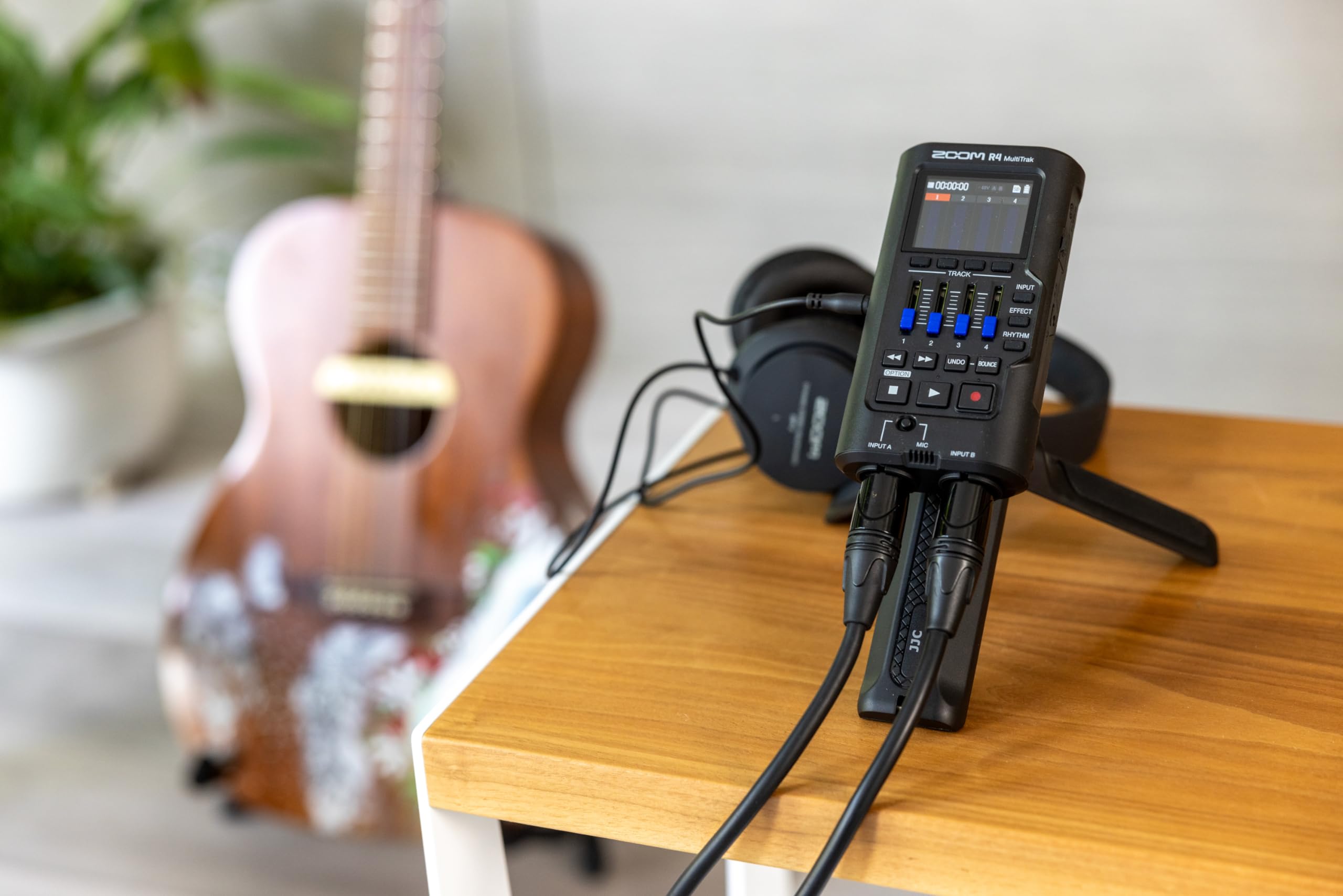 Zoom R4 MultiTrak - Grabadora flotante de 32 bits con paquete de rebote estéreo con tarjeta de memoria microSDXC de 128 GB, auriculares, baterías y cargador