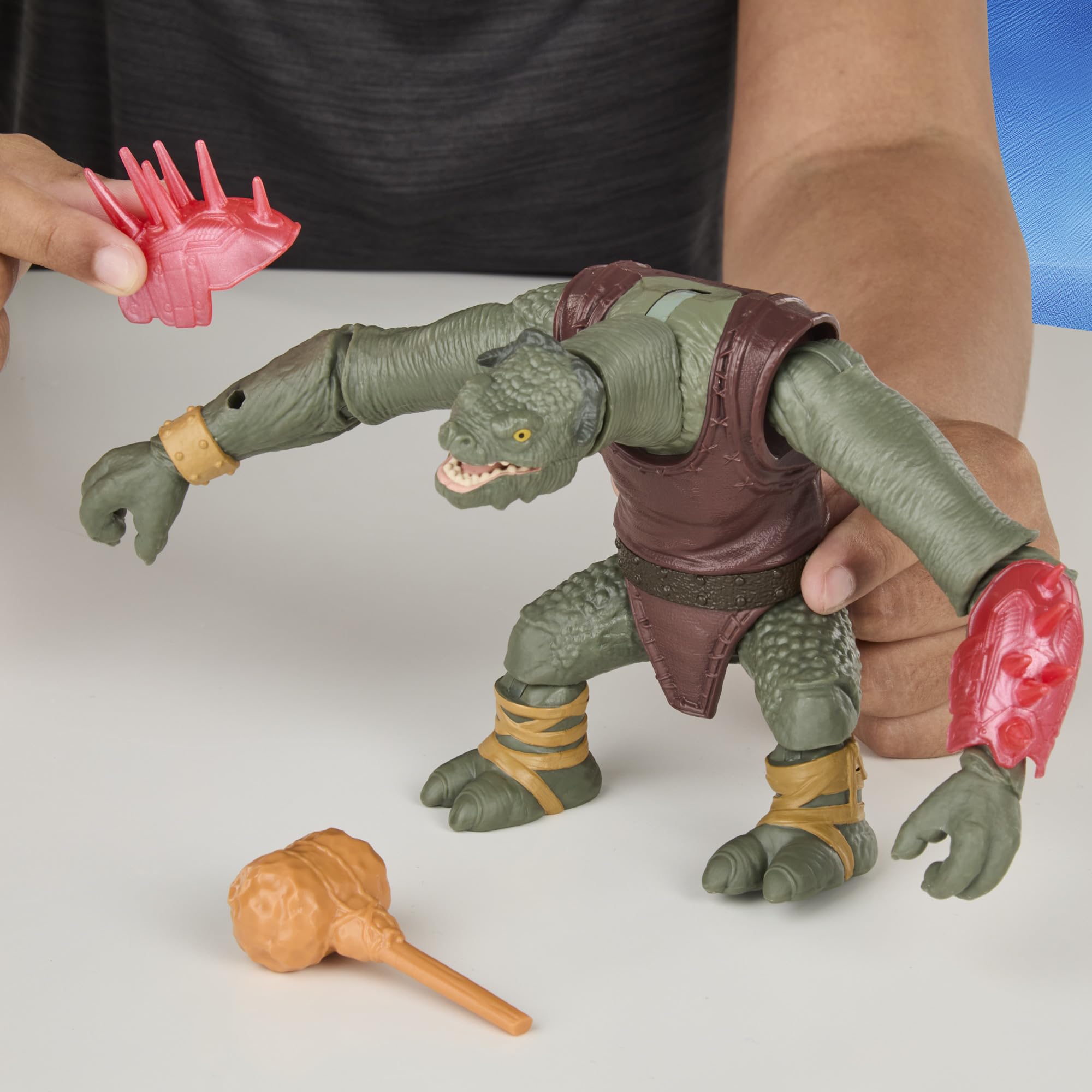 Star Wars ActionVerse Mandalorianer & Kreatur Showdown Pack, Mandalorianer & Mantellianischer Savrip Action-Figuren, Spielzeuge für Jungen & Mädchen ab 4 Jahren