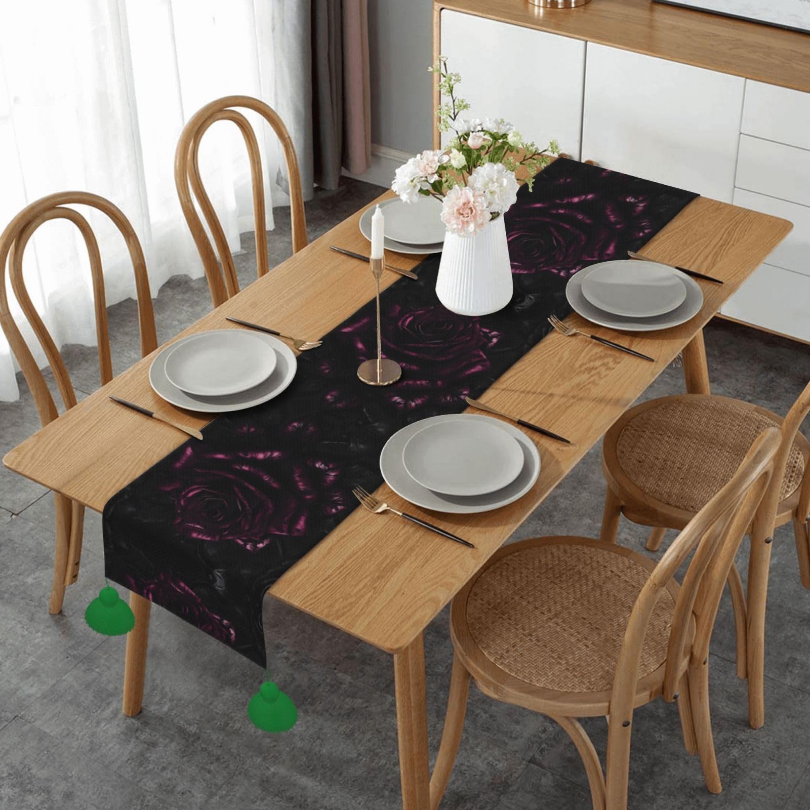 Chemin de table rustique rose gothique pour sublimer une table terne à Noël