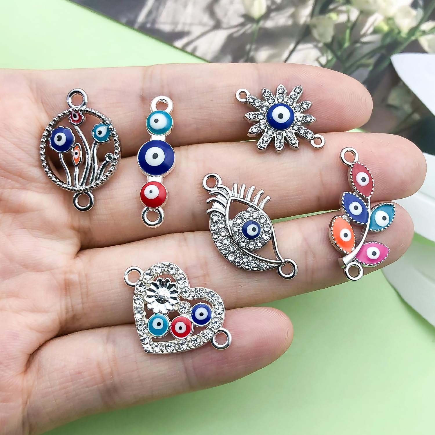 18pcs Silvery Diamond Devil's Eye Set Sunbathing Heart Pattern Wreath Pattern Pendant Jewelry Making DIY Keychain Earrings Pendant Various Design Charms for Jewelry Making Bracelets Necklace (SN372)