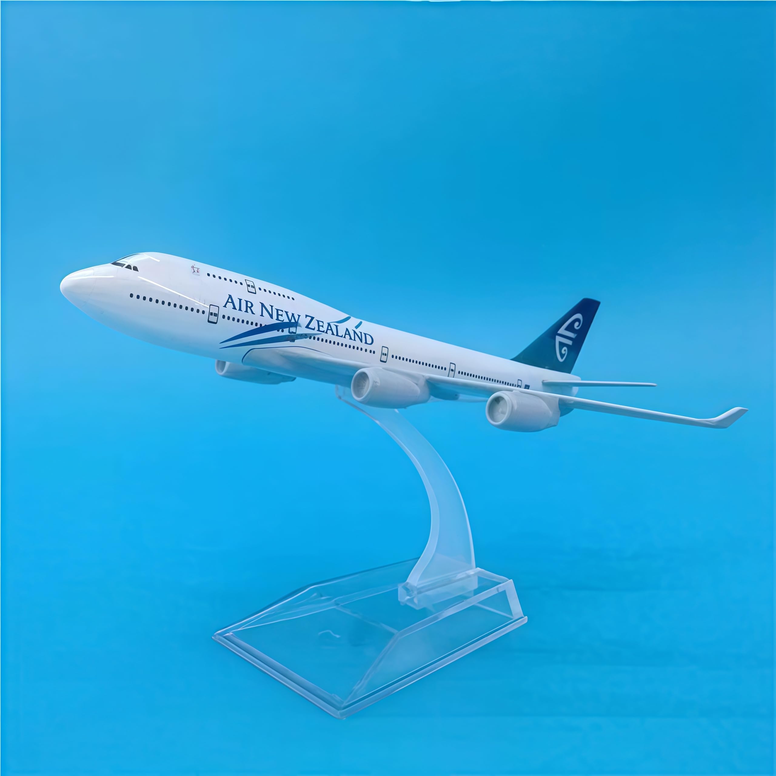 LGSRSNXHTX 16cm Model Plane 1/400 Diecast Metal Airplane Model New Zealand B747 with Stand Aircraft Collectible for Aviation Enthusiasts,Desktop Decor Gift for Adult