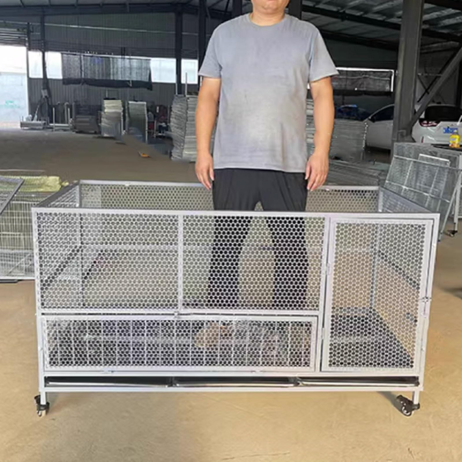 Casetta Per Galline Ovaiole In Ferro Completamente Lavabile 100 * 70 * 116CM Gabbia Per Galline Con Ruote Design Rialzato Sul Fondo Per Anatre E Conigli