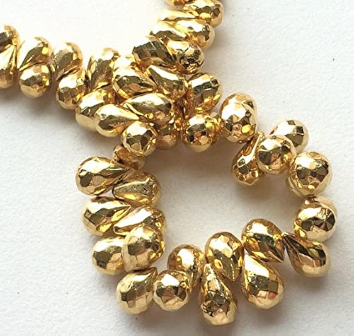 Pyrite dorée mystique LKBEADS en perles briolettes pour créer un cadeau de bijoux unique