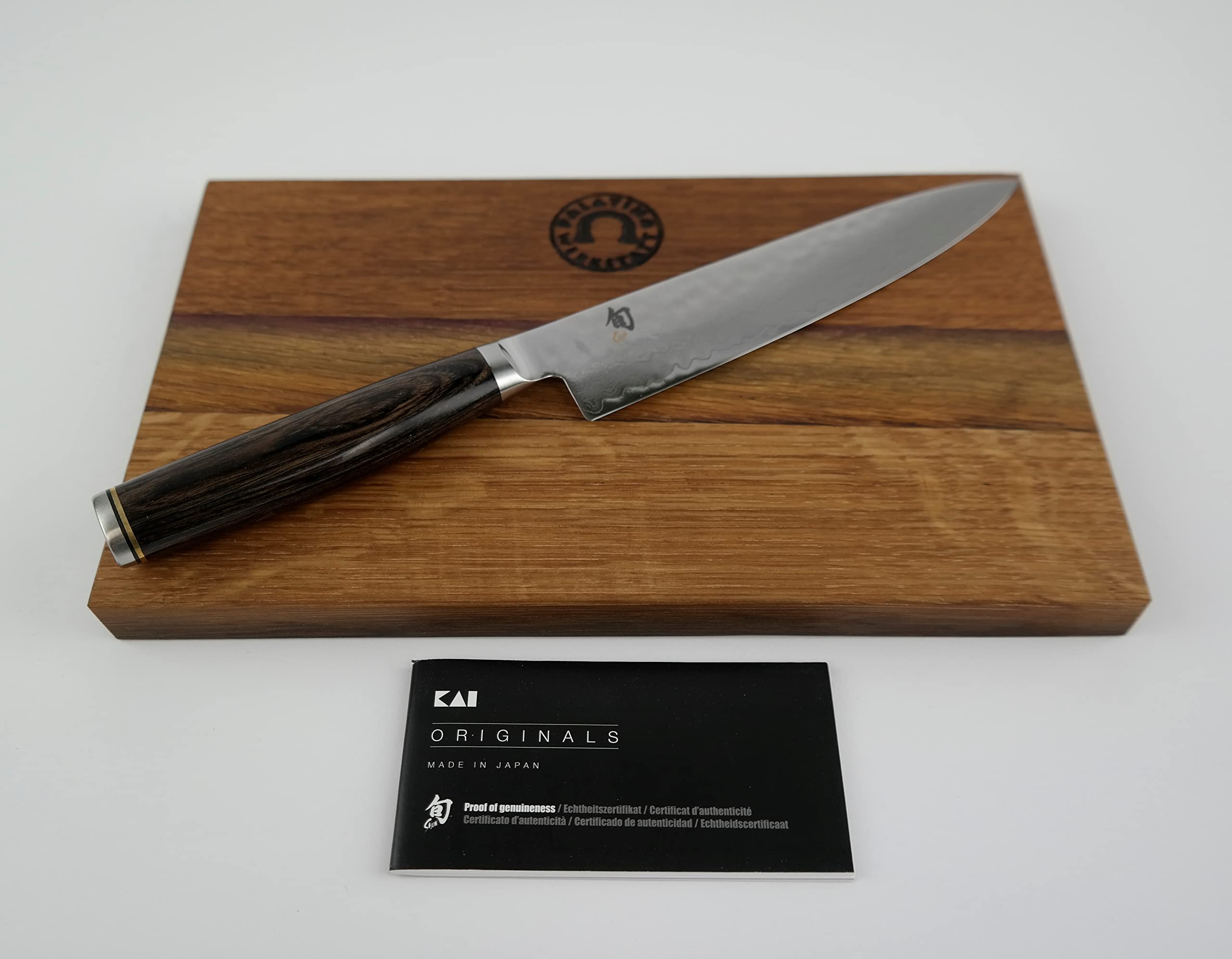 Kai Shun Classic Premier Tim Mälzer | TDM-1701 Coltello multiuso ultra affilato | Lama di Damasco 15 cm + tavola in legno massello 30x18 cm