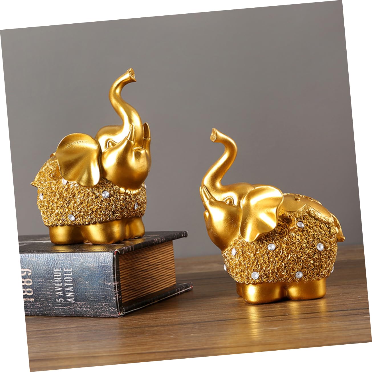 Scultura di Elefante in Resina Dorata 2 Pezzi Base Piatta e Lavorazione Fine, Ornamento Decorativo per Interni e Scrivania, per Inaugurazioni e Arredamento Casa