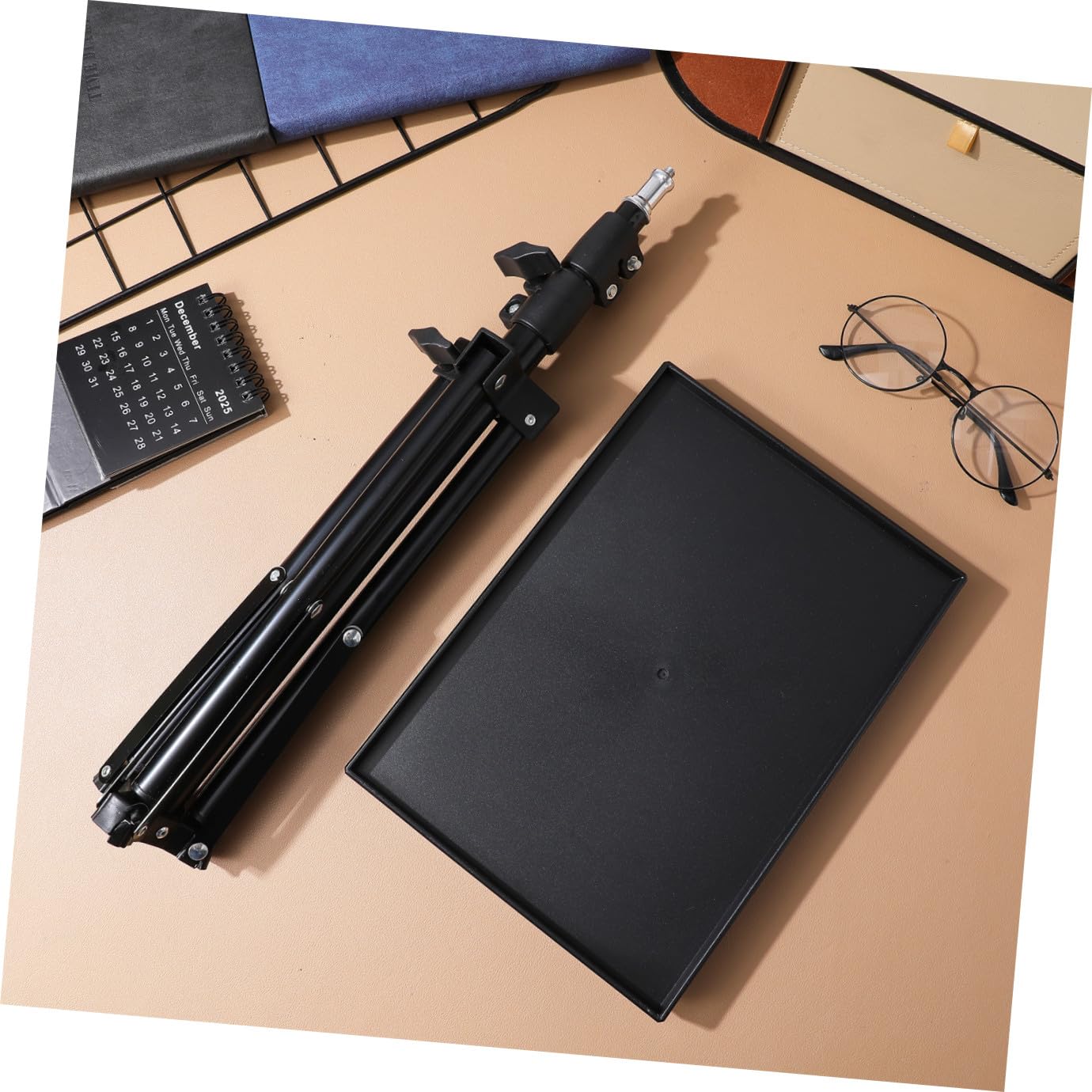 POPETPOP Trípode Diseño Estable y Compacto para Proyector Portátil de Abs y Hierro con Bandeja, Soporte de Suelo Ajustable para Grabación y Lectura