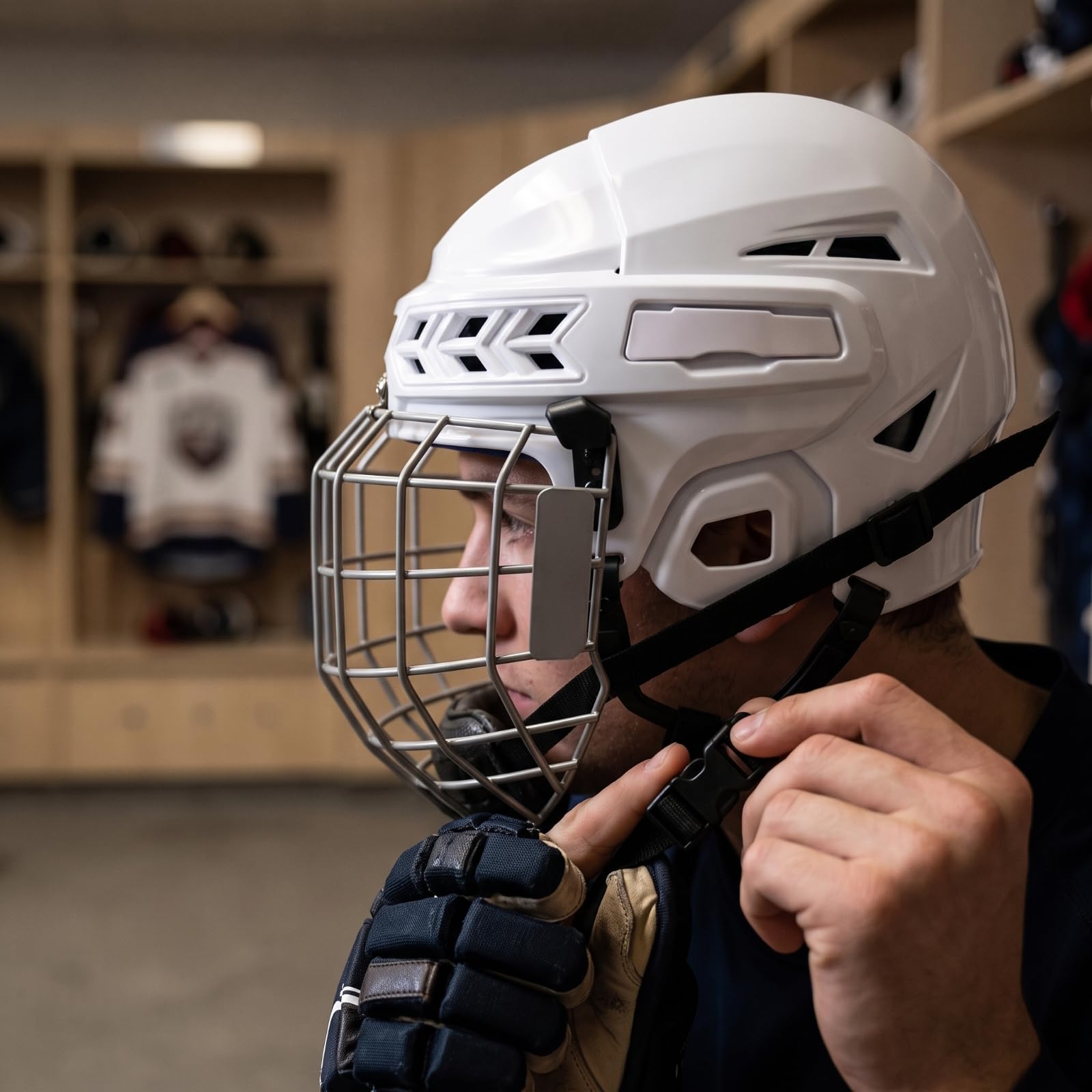 Casque de Sport avec Grille Faciale Casque Intégral Casque de Hockey Protège-tête Structure à Coque Lisse Absorbant Les Chocs avec Coussinets EVA et