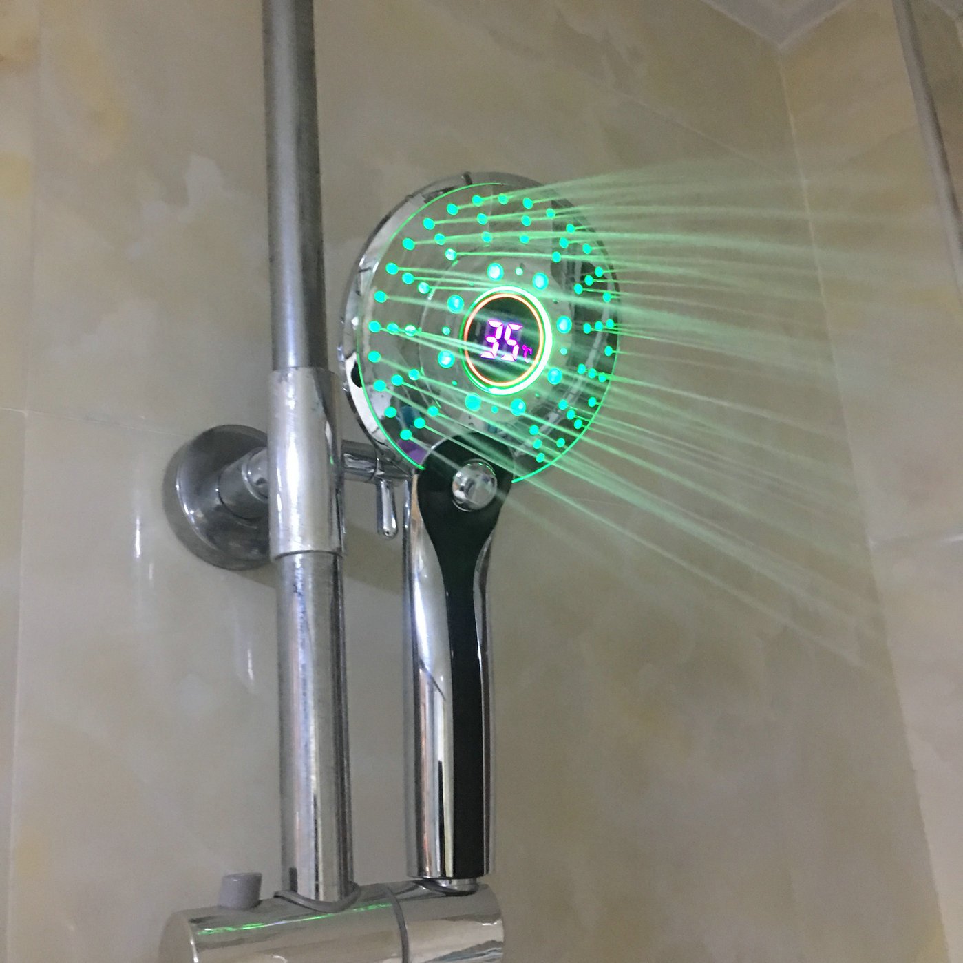 GuDoQi Słuchawka prysznicowa LED, 3 kolory, zmiana koloru, regulacja temperatury, 3 tryby strumienia, cyfrowy wskaźnik temperatury, rozmiar 13 cm, ciesz się prysznicem
