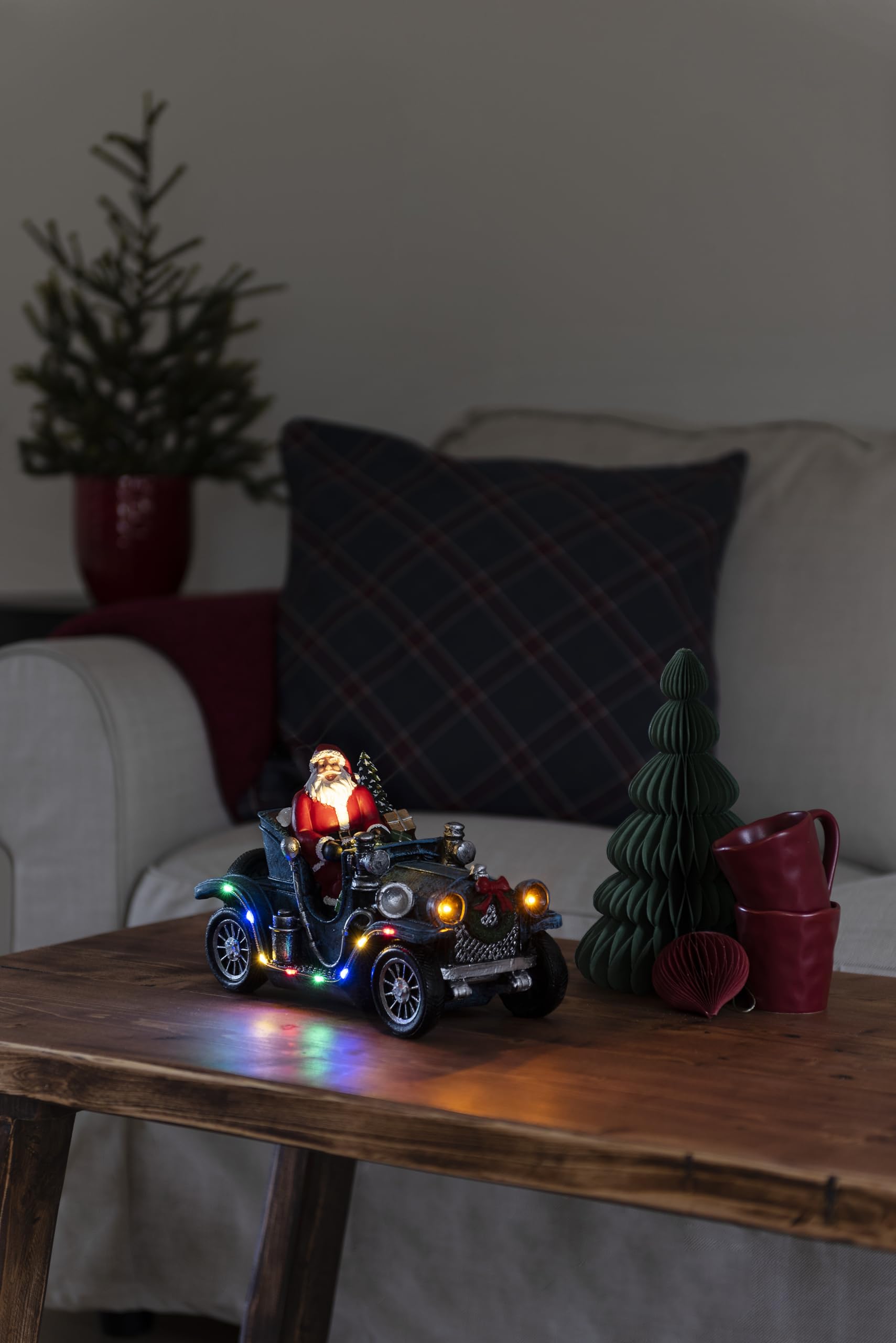 Konstsmide LED Weihnachtsmann im Auto, 11 bunte Dioden, batteriebetrieben, Innen - 4239-000