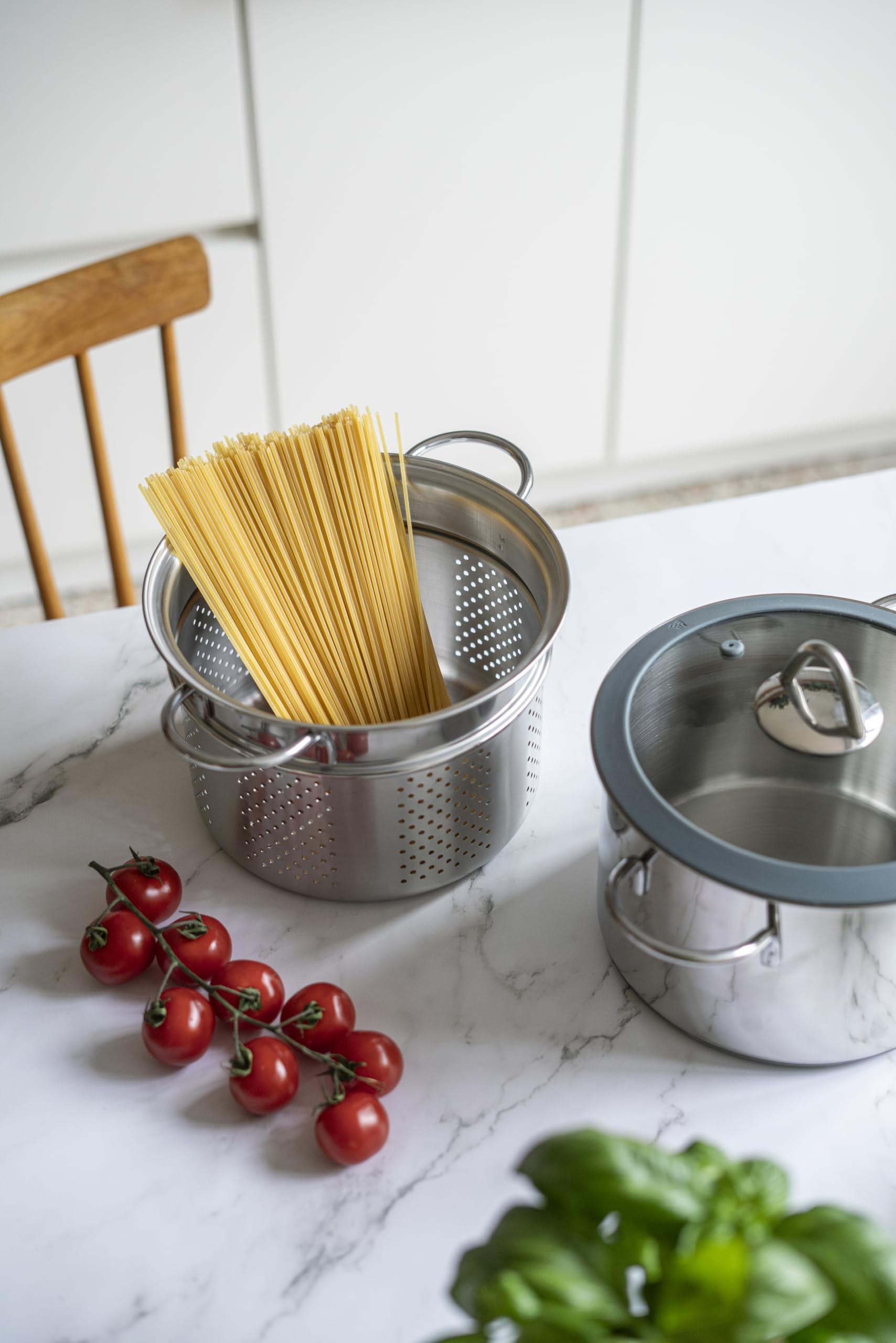 Milano - Olla para pasta, pasta, de acero inoxidable 18/10 con cesta escurridora y tapa de cristal, diámetro de 22 cm, todos los tipos de cocina, fabricada en Italia