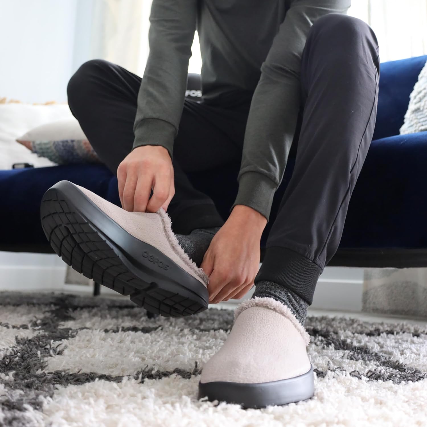 OOFOS mens Ooahh Slide - Image 2