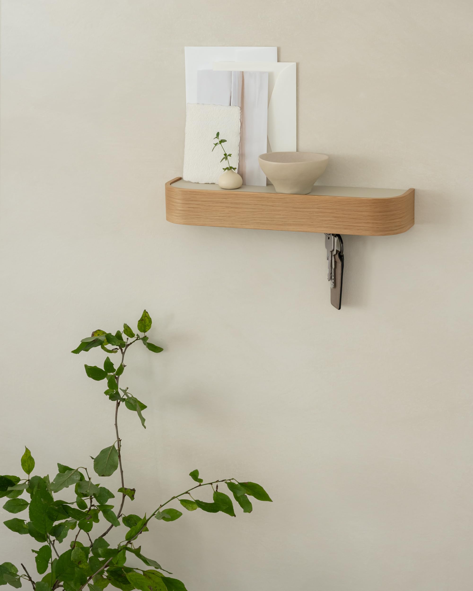 Kazai. Portachiavi da Parete 'Toke' | Design di Appendichiavi da Parete di Berlino | Porta Chiavi da Muro con Mensola in Legno | Porta Chiavi Ingresso per Parete e Corridoio | Quercia
