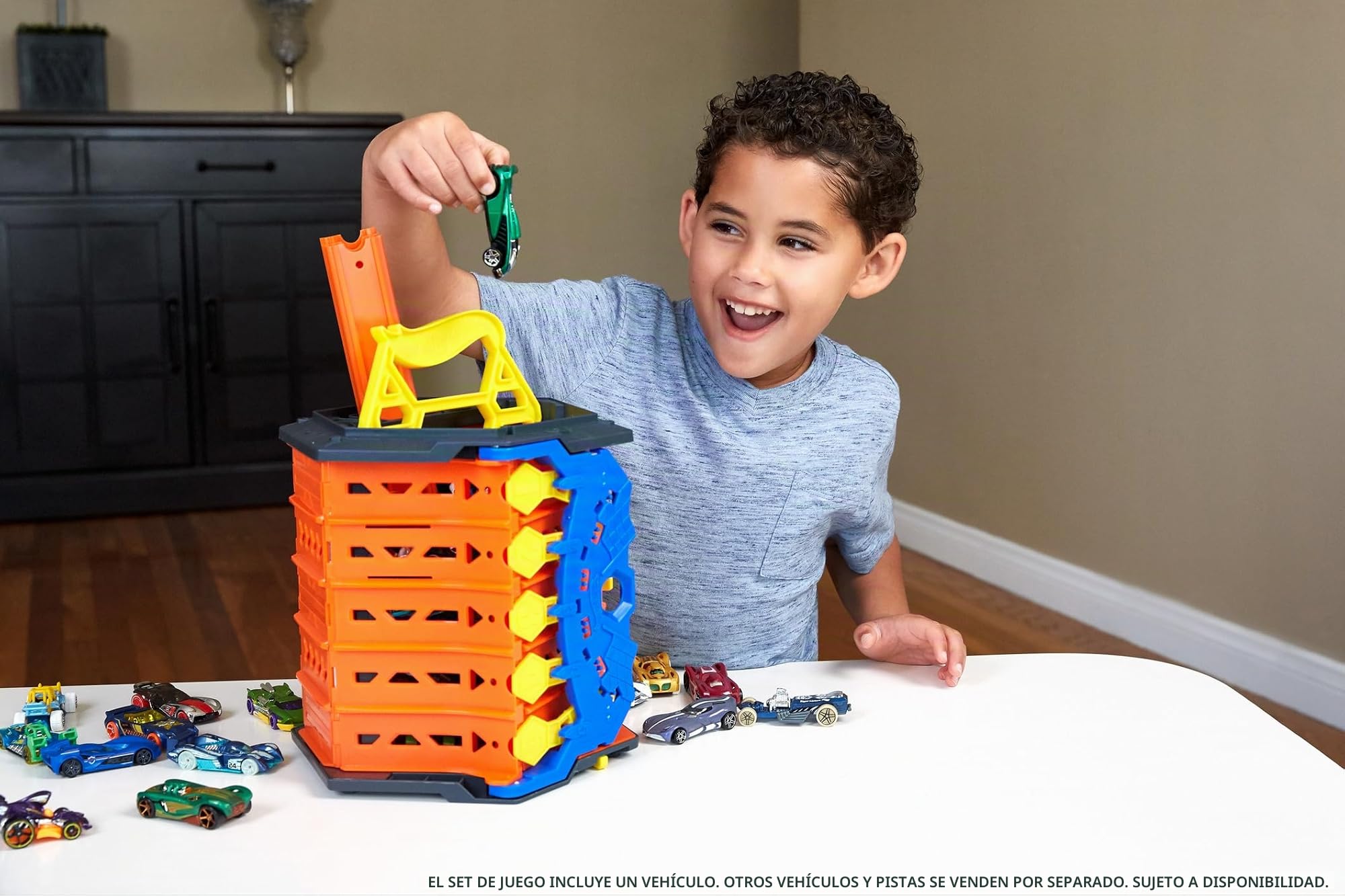 Hot Wheels Action Pista enrrollable para 5 Coches de Juguete, Incluye 1 vehículo Die-Cast, Regalo para niños y niñas +4 años (Mattel GYX11)