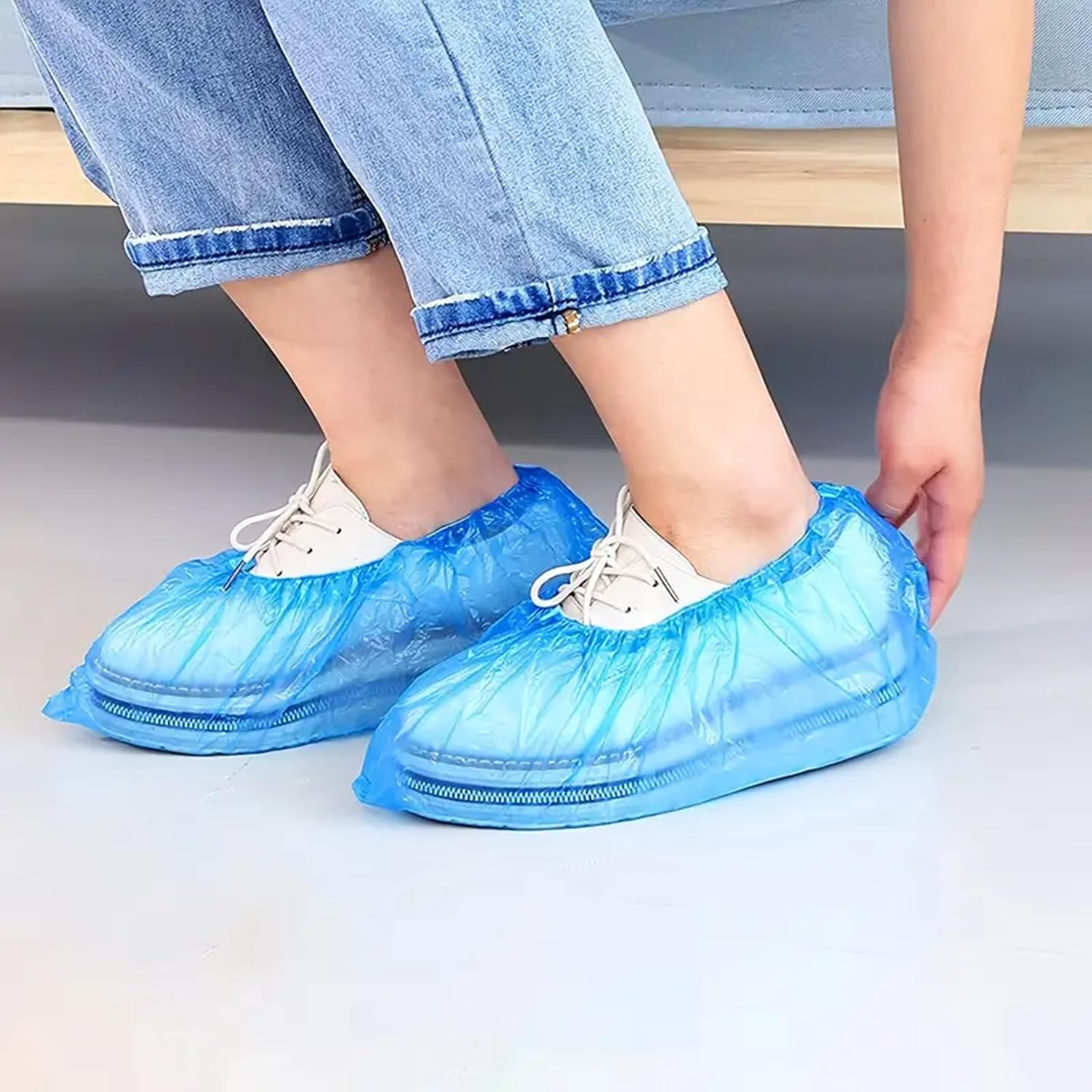 Copriscarpe Monouso CPE Resistenza Elevata agli Strappi Elastico Rinforzato DPI Blu Opaco