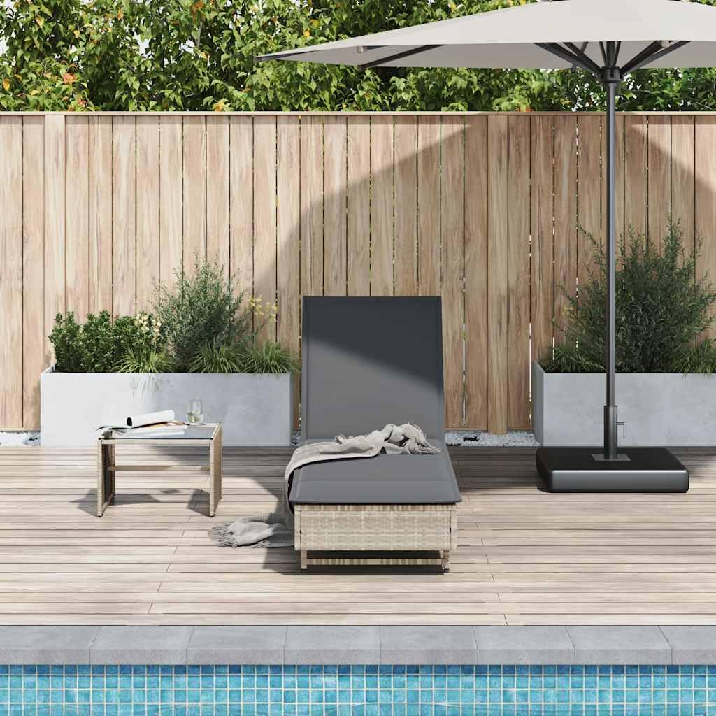 Lettino Prendisole con Ruote e Cuscino Polyrattan Grigio Chiaro Relax da Piscina con Schienale Regolabile 3 Posizioni Ruote per Giardino e Campeggio Resistente UV