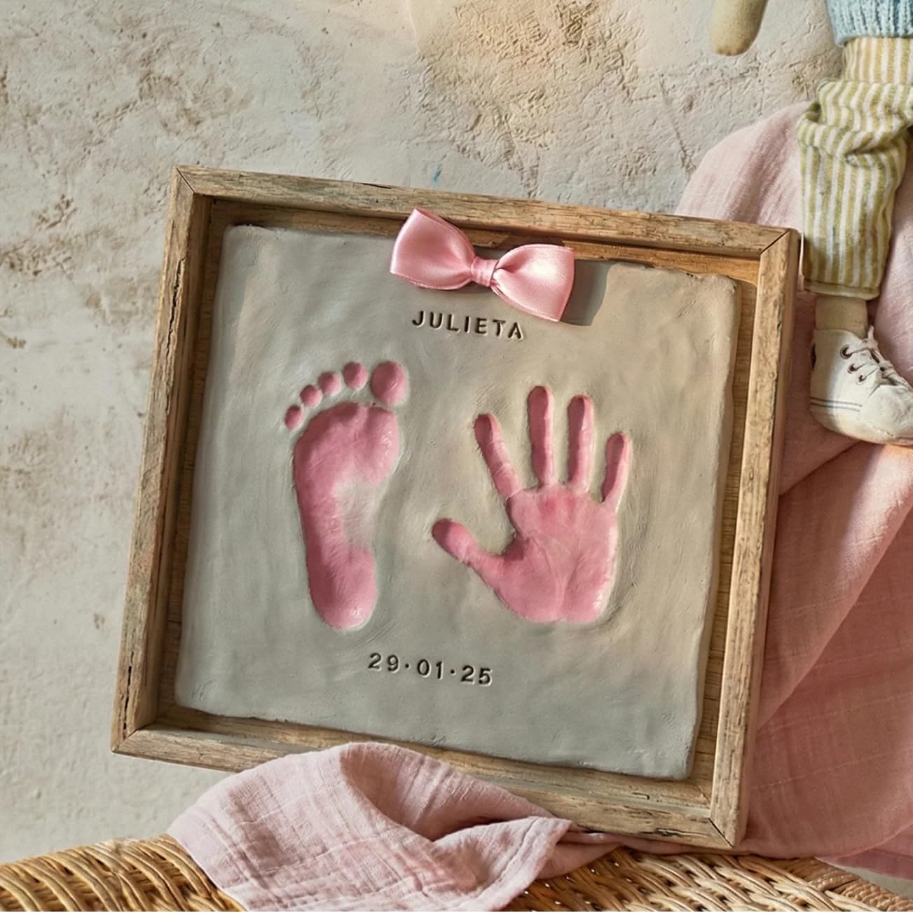 KLAYFUL Marco huellas bebé recién nacido con arcilla Kit completo para huellas bebe recién nacido, recuerdo personalizado y decorativo – Regalo bebe personalizado ideal para padres primerizos