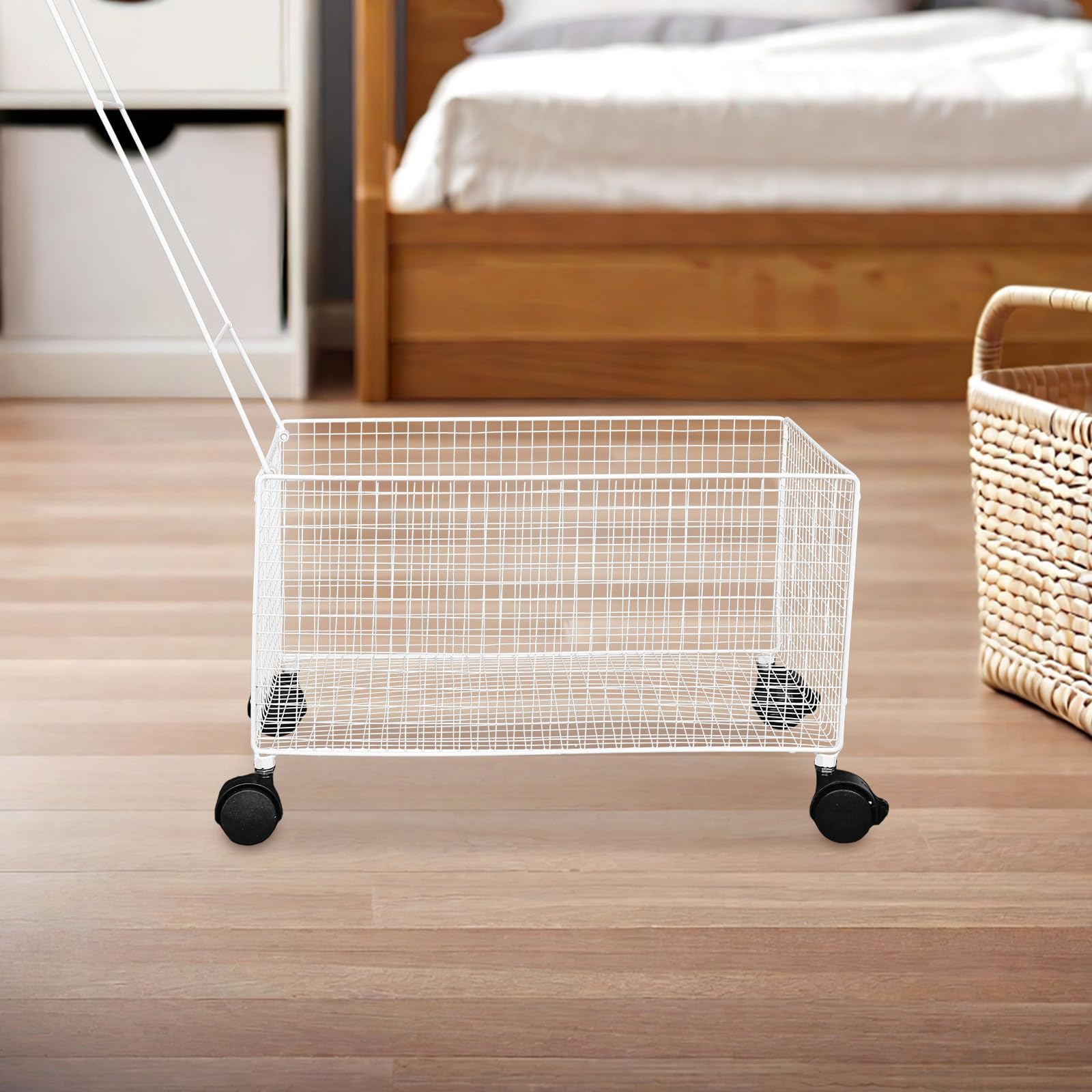 Großer Weißer Wäschekorb aus Eisen mit Rollen für Schlafzimmer und Haushalt Große Kapazität Leicht Beweglich und Minimalistisch im Design