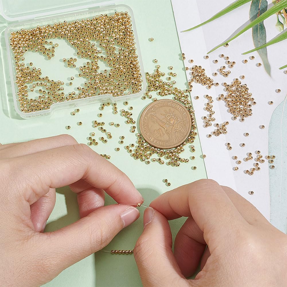 UNICRAFTALE 80 Pz 8 Stili Tappi di Perline Fantasia In Acciaio Inossidabile Tappo di Perline Fiore Multi-Petalo Tappo di Perline Dorato Foro 1~1.5mm per La Creazione di Gioielli