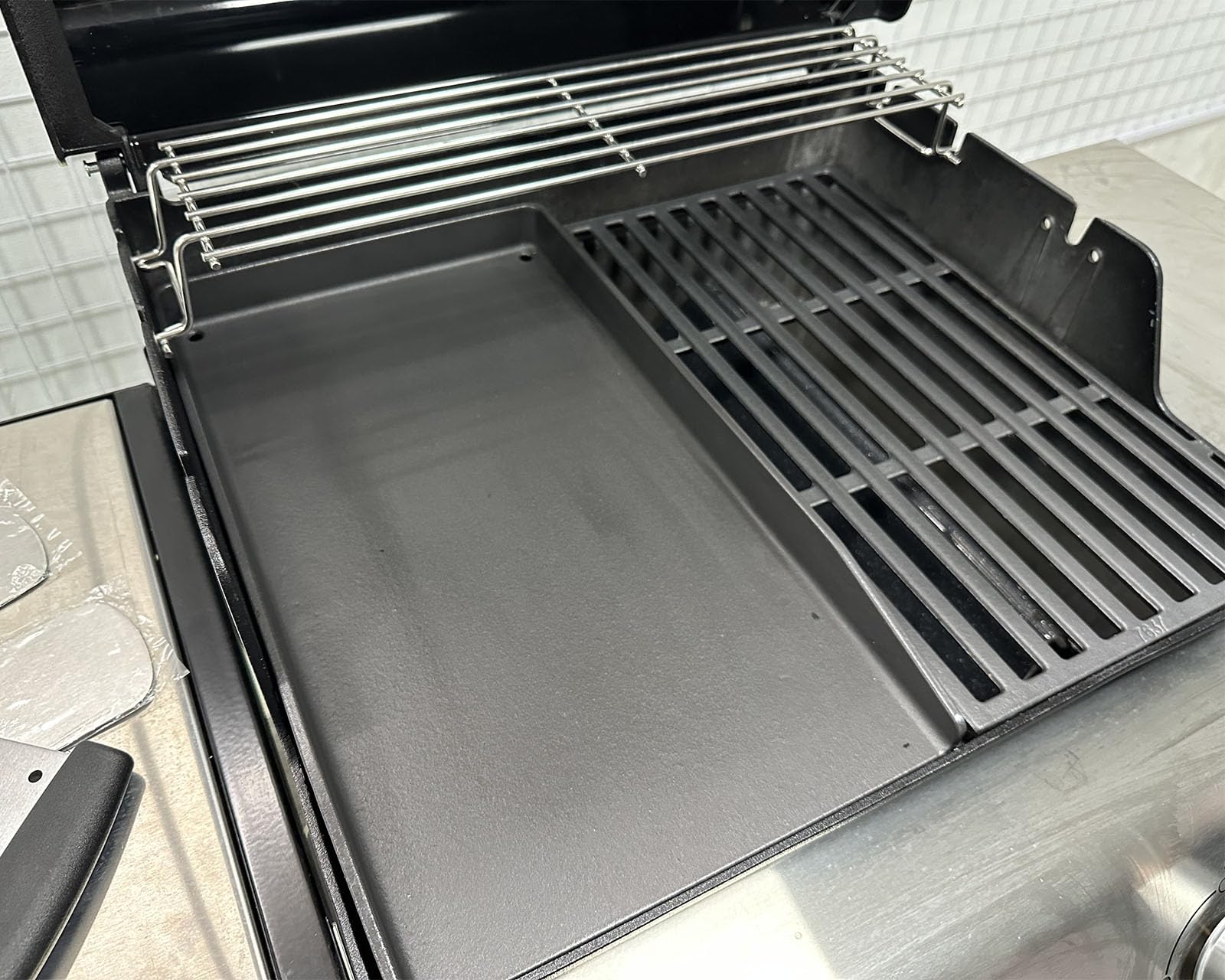 WELL GRILL Żeliwna płyta grillowa 44,5 x 26 cm z zestawem szpachli do grilla gazowego Weber Spirit 210 i 310, uniwersalna misa, akcesoria do grilla gazowego i grilla na węgiel drzewny