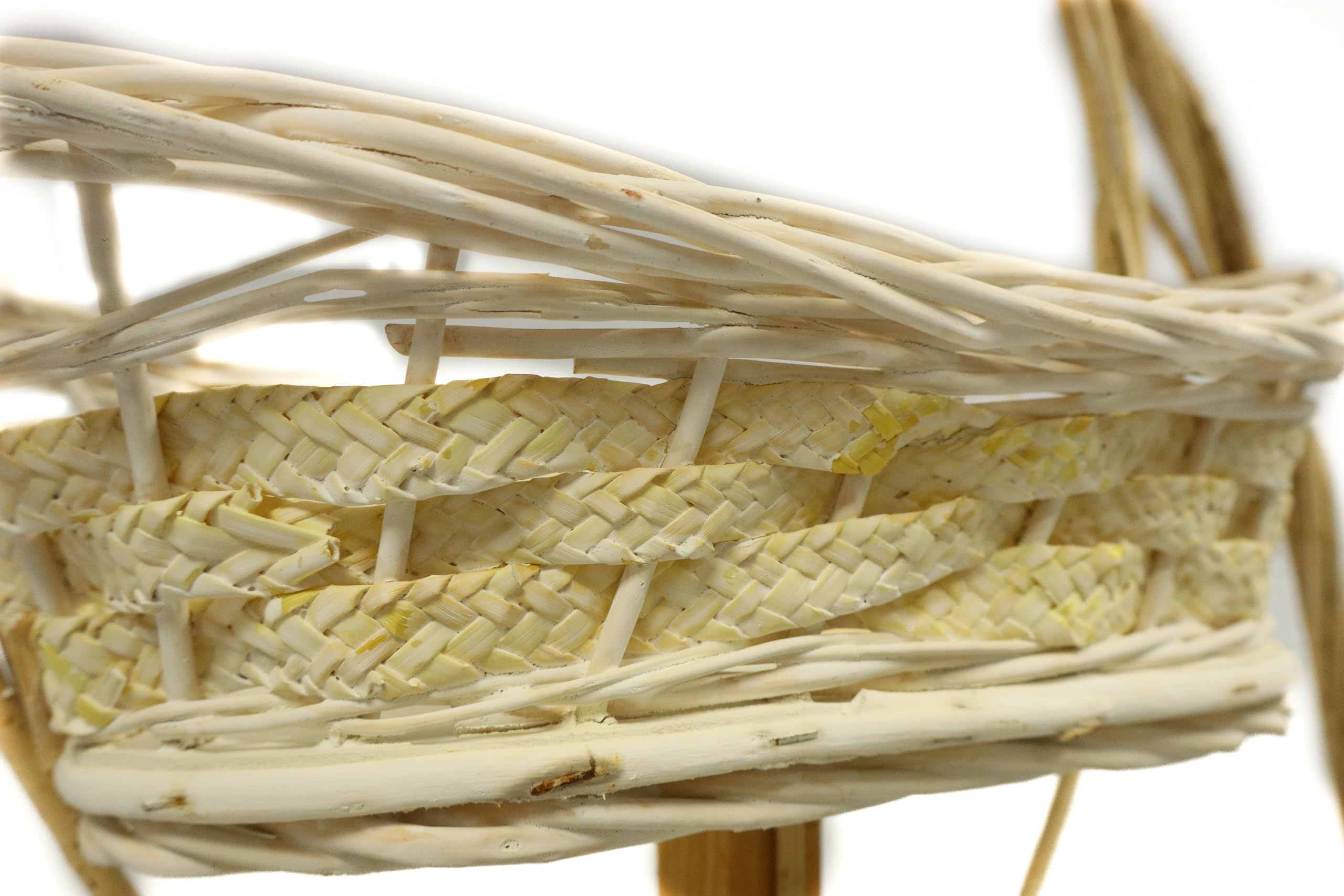 Cesta de Mimbre Blanca de Tres Pisos – Expositor de Mimbre para Lotes, Cestas de Navidad, Ofrendas de Flores y Decoración (91 x 38 x 131 cm)