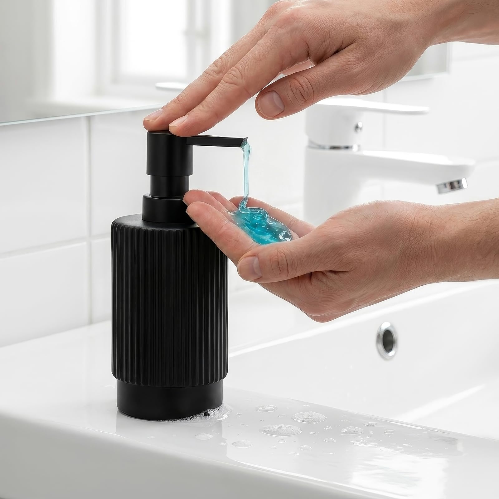 VIMERPA Dispensador de jabón acanalado negro, 1 paquete