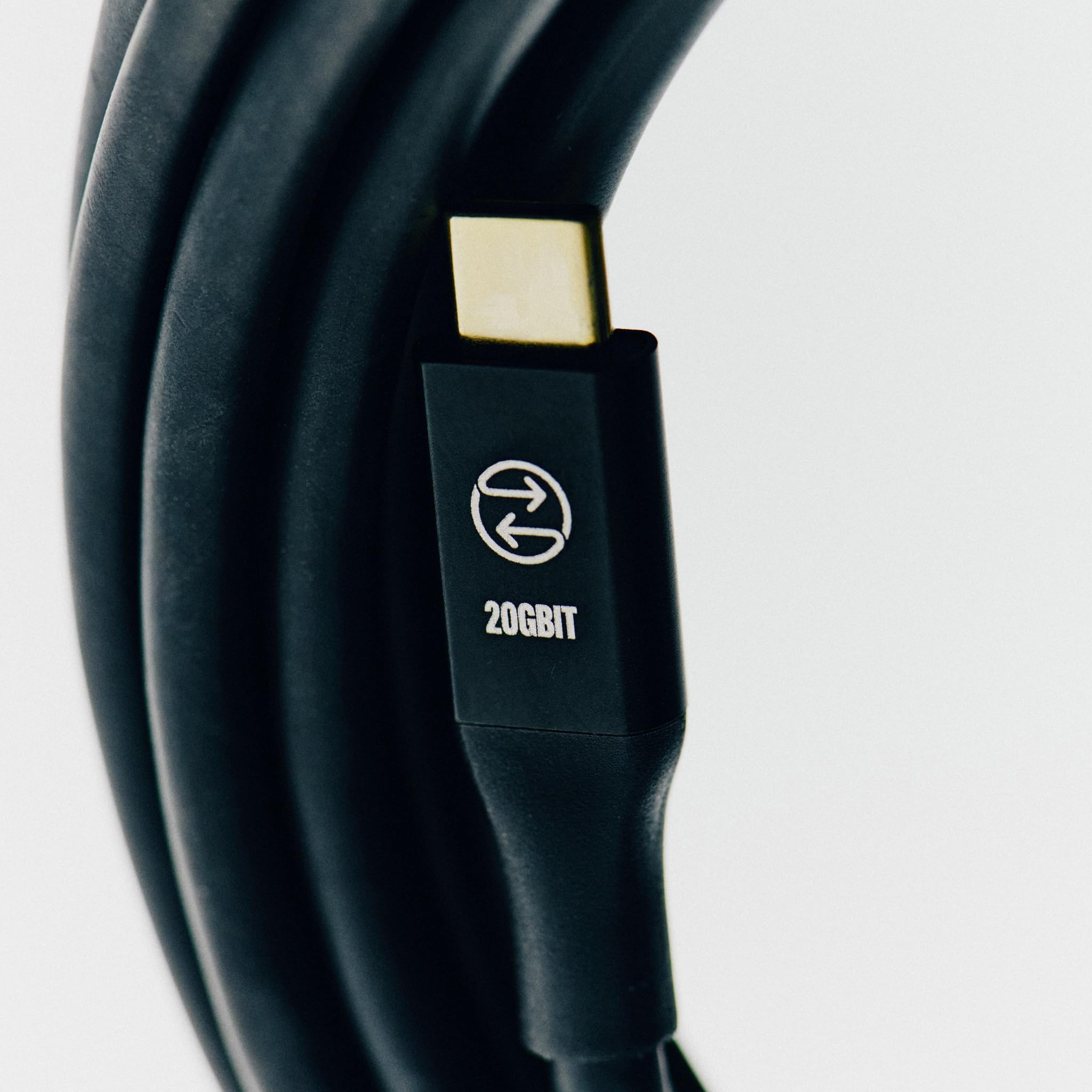 Gelatin Pantera - Cavo USB-C da 5 m, 20 Gbit | 20 Gbps bidirezionale, ricarica Power Delivery, modalità DisplayPort Alt per display Eizo e Studio, angolo retto, 5 m