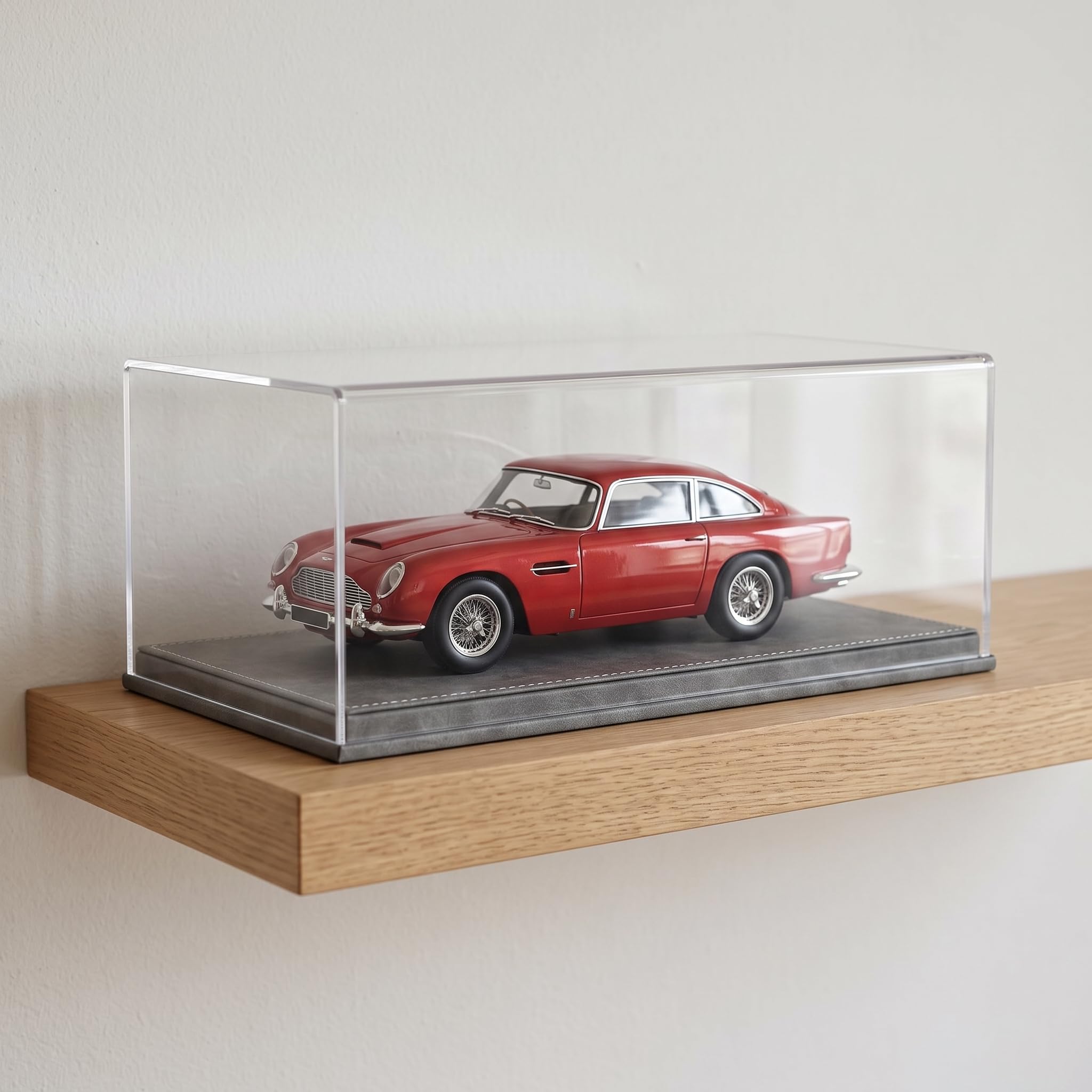 Vitrina expositora metacrilato Transparente para Coches 1:18, protección Antipolvo y Estilo japonés, para Escritorio , Negro y Rojo (Gamuza) , Base de Gamuza Negra y roja