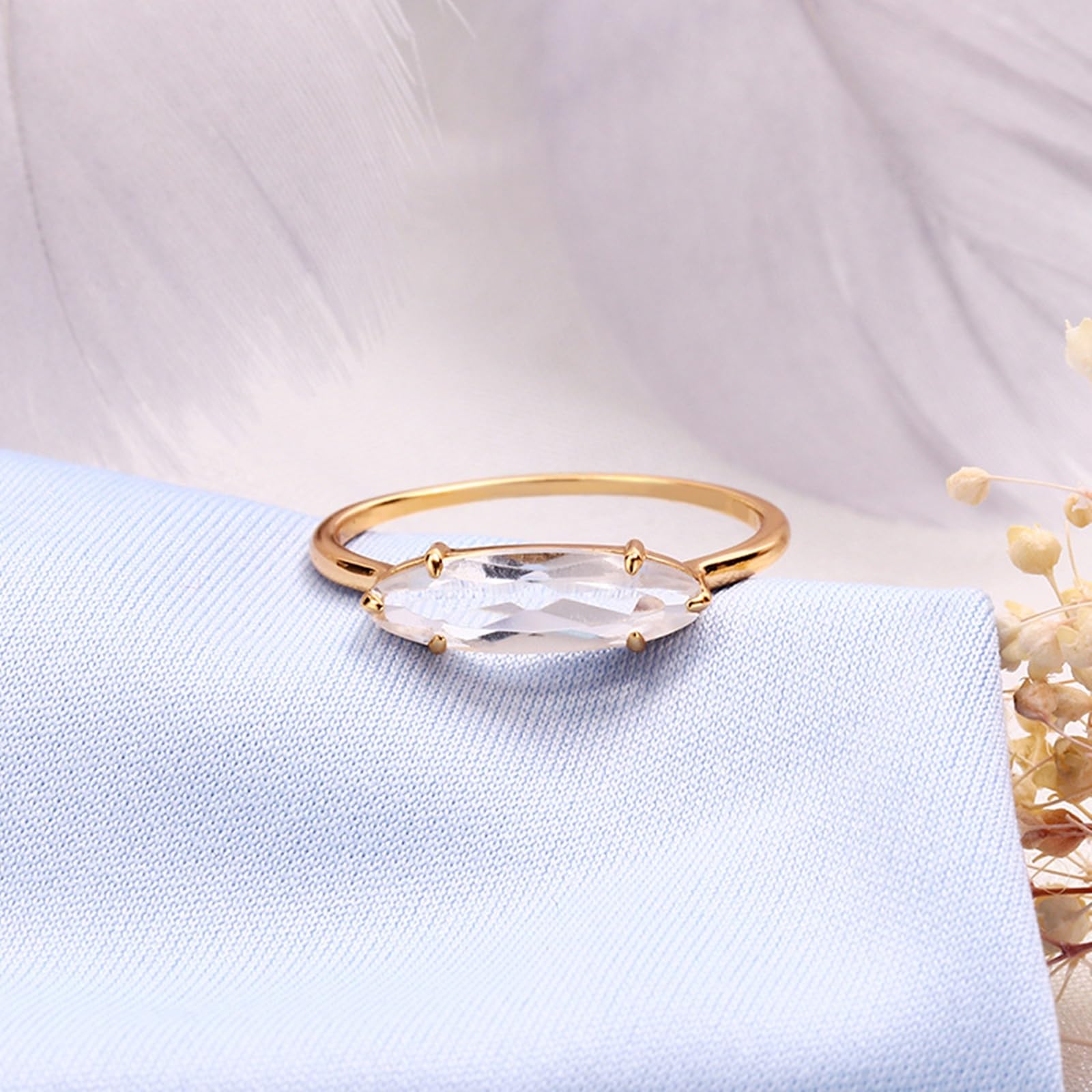 Damen Gelbgold Frauen Dünner Solitärring mit Marquise-Form Moissanit
