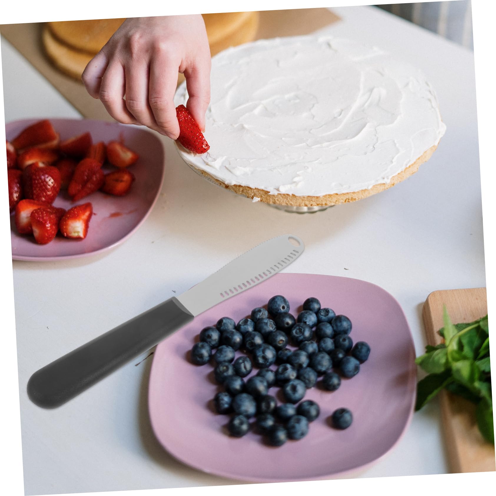 GRIRIW 2pcs Ergonomic Cheese Spreader and Butter Scraper with Holes Convenient Jam Spreader for Parties and Dinner Tables Friends and Loved Ones