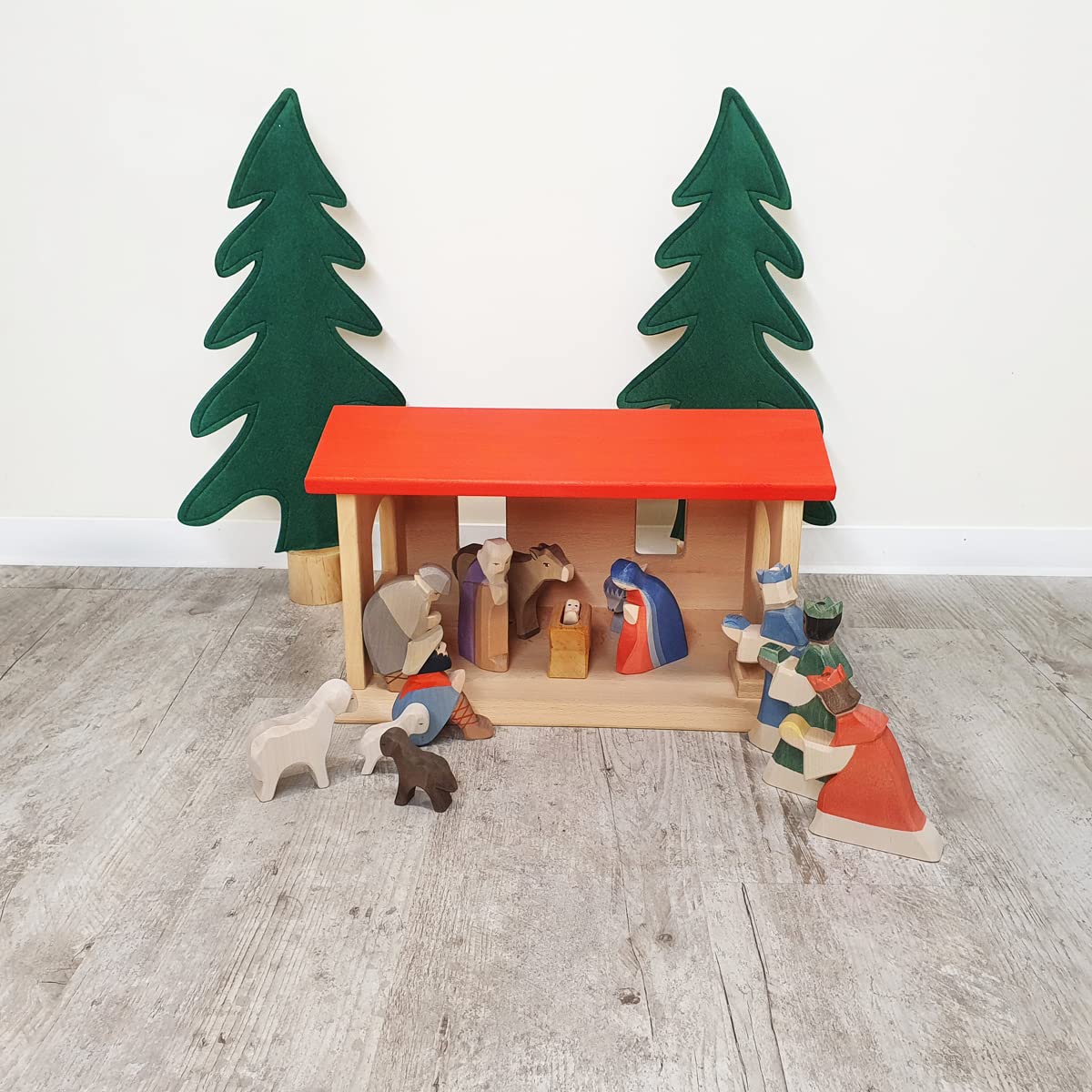 Holzspielzeug Peitz Spielzeug Pferdestall aus Holz | Bauernhof mit 3 Boxen & Futtertrögen | Passend für Schleich Pferde