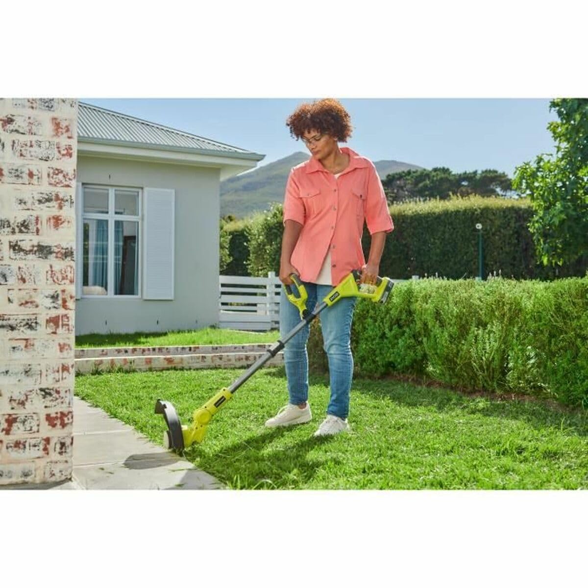 RYOBI Rasenkantenschneider – 18 V One+ – 1 LithiumPlus Akku 2,5 Ah – 1 Schnellladegerät – 1 Doppelkopf mit gezackten Klingen RLT183225FPK