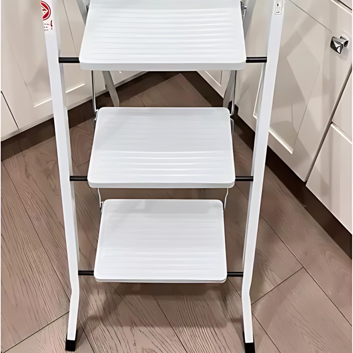 Scaletta 3 Gradini Pieghevole Salvaspazio Acciaio Antiscivolo Maniglione Sicurezza 150 Kg Portata Uso Domestico Lavorativo (3 SCALINI)