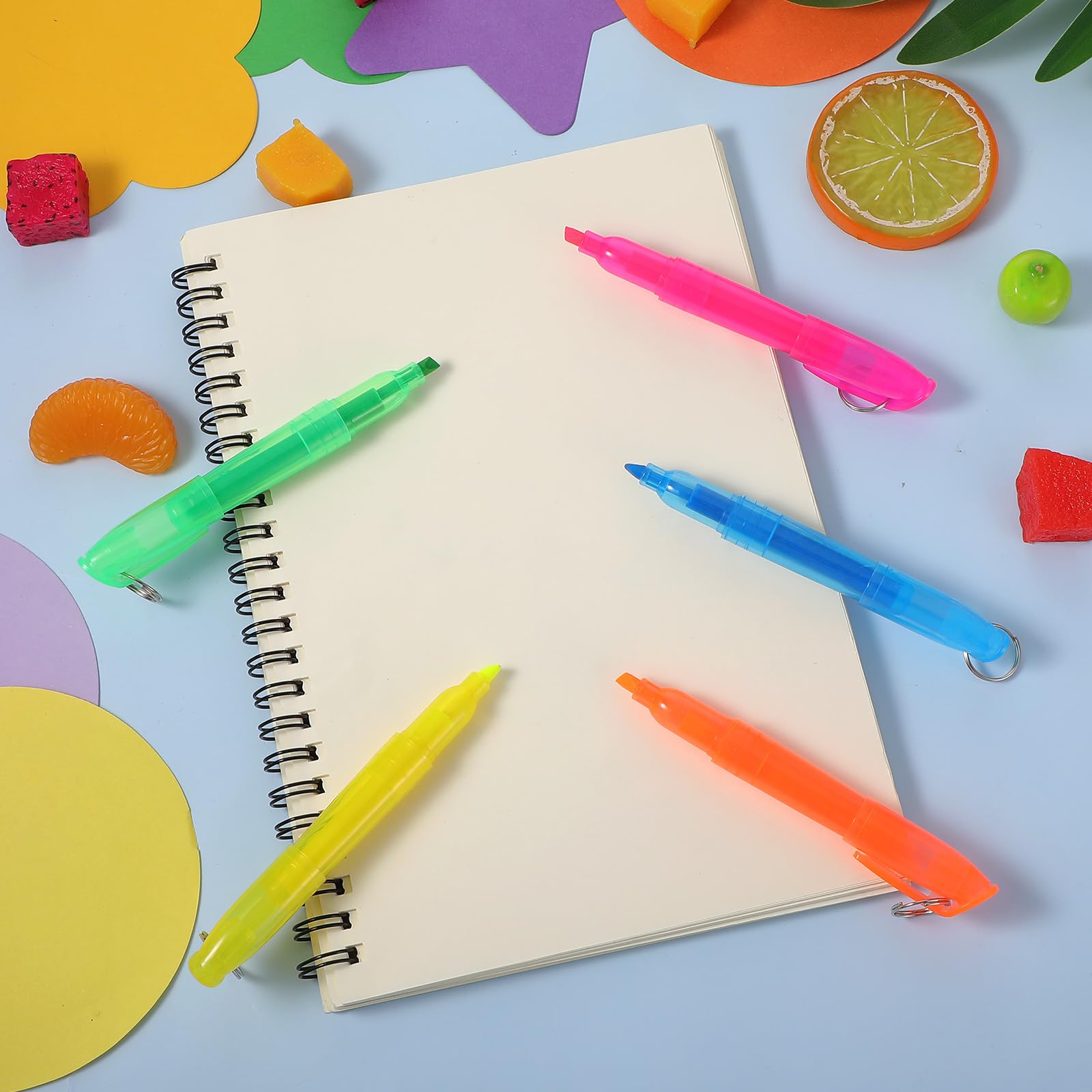 Mini-Textmarker mit Schlüsselanhänger, 5 lebendige Farben (Blau, Grün, Gelb, Orange, Rosa), kompakt, schnell trocknend und tragbar, für Lernen, Büro und Zuhause, 120 Stück
