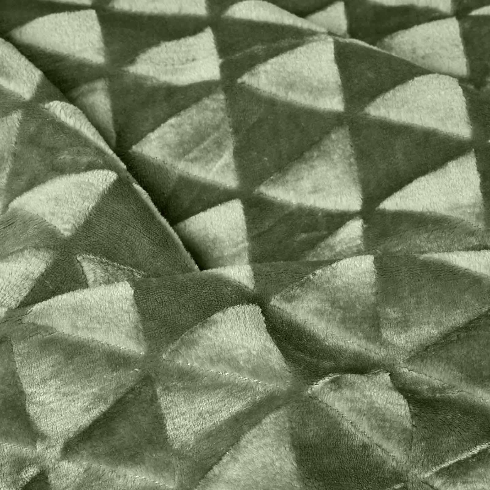 Homescapes Samt Kuscheldecke Salbei 200x230 cm, Sherpa Fleece Wohndecke Felloptik, grüne Tagesdecke geometrisch Gemustert