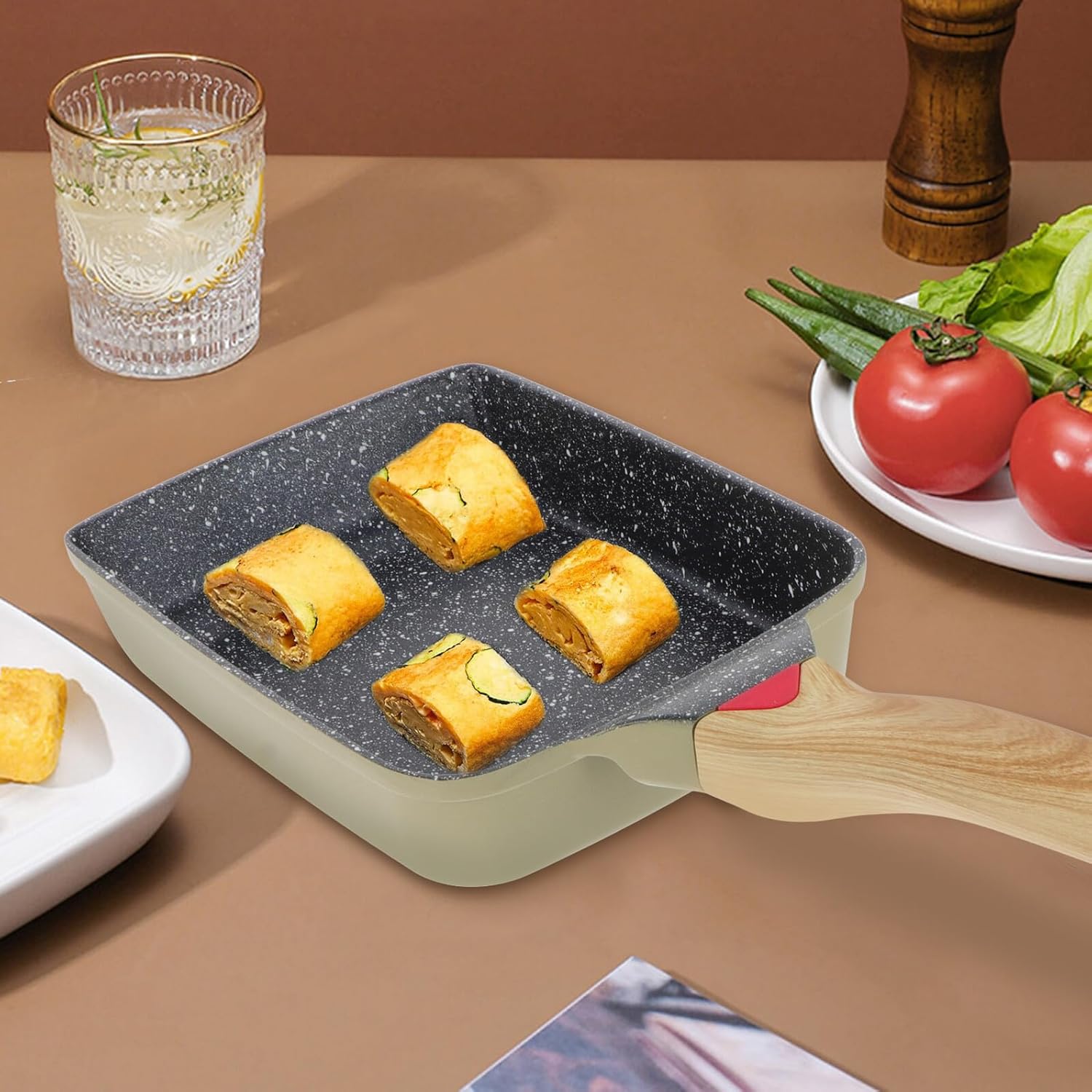 Japanese Square Tamagoyaki Pan with Handle Nonstick Omelette Skillet for Breakfast Wear-resistant Bottom Even Heat Distribution Compact Kitchen Frying Pan for Gas and Induction