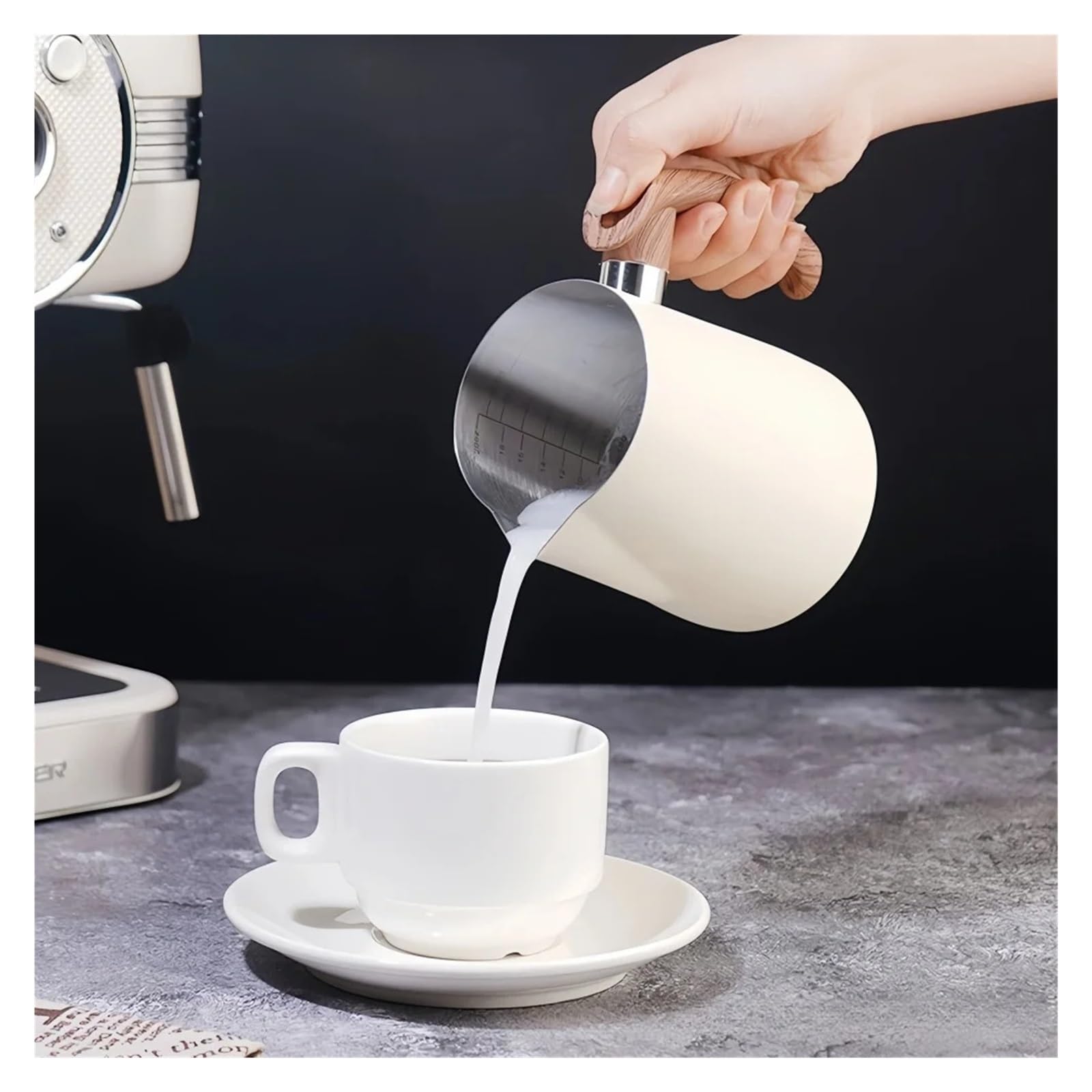Jarra de espuma café y leche 600ml, jarra medidora con mango madera acero inoxidable 304, utensilios(Beige)