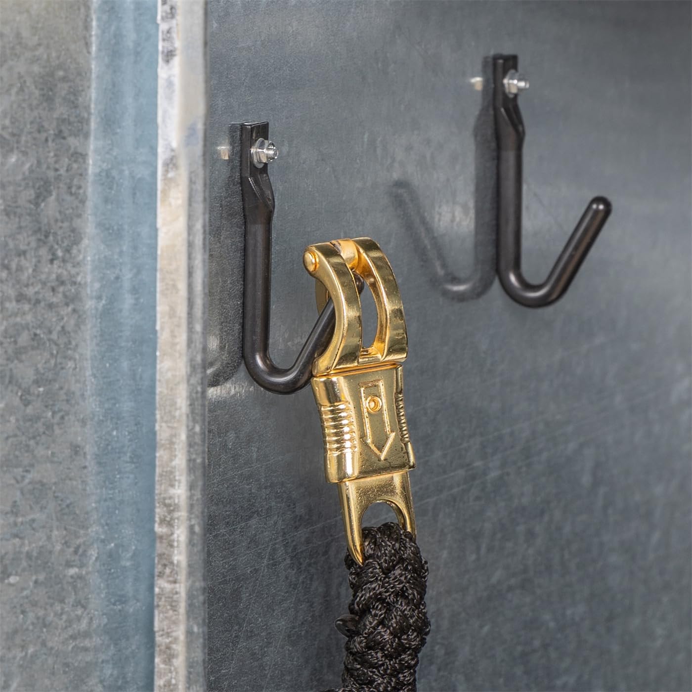 VOSS.farming Sattelschrank für 2 Sättel 60x60x180cm verzinktes Stahlblech mit Schloss