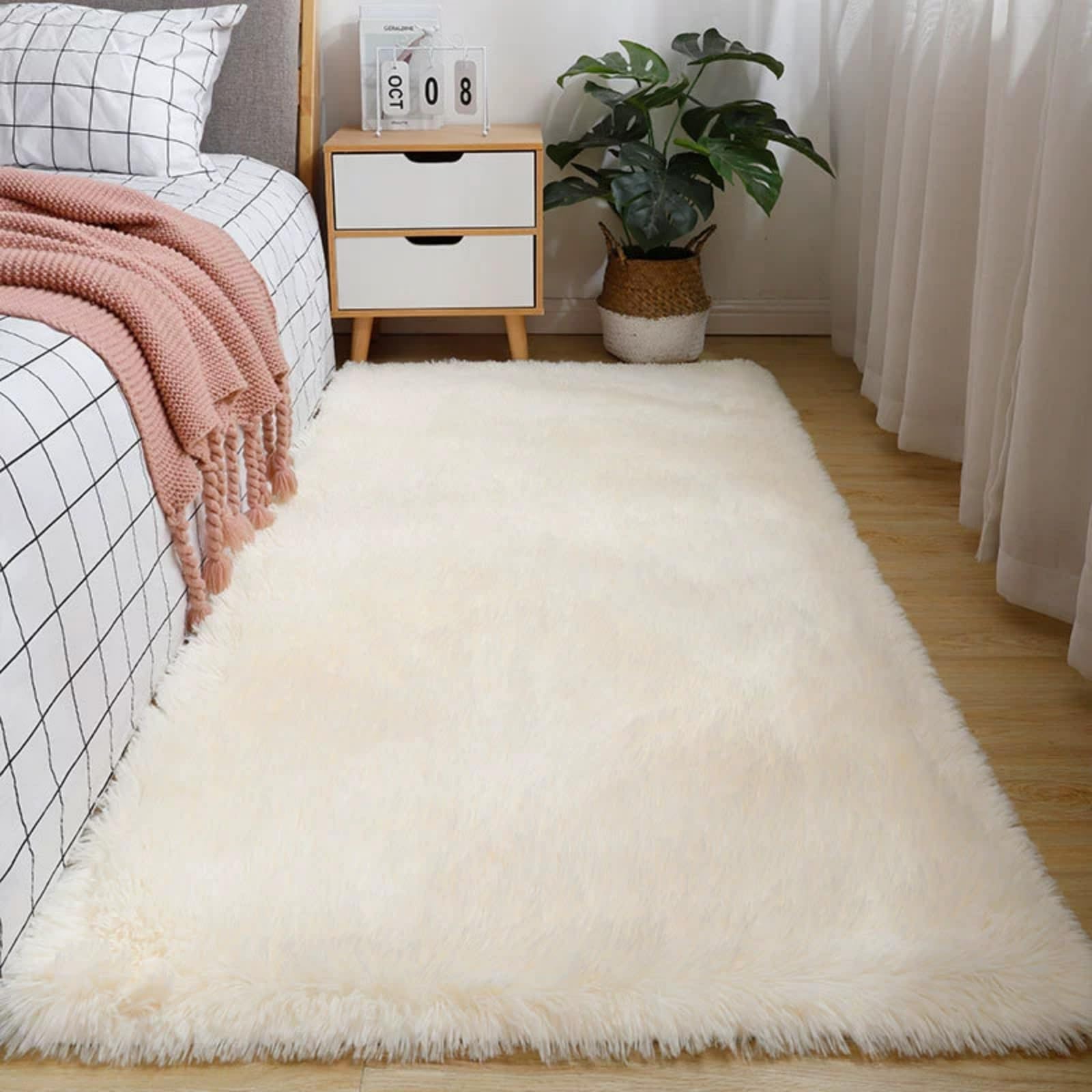 Tapis doux à poils longs beige en peluche haut de gamme pour salon chic 140x200