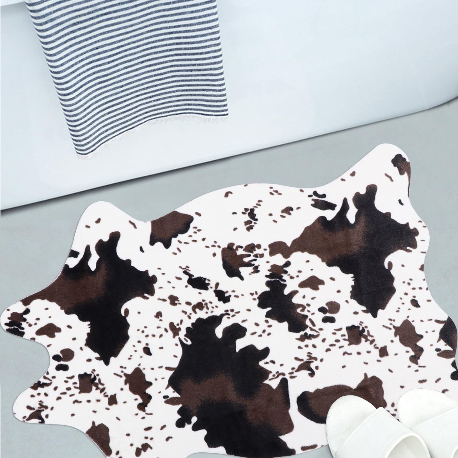 Gatuida Tapis Imitation Peau de Vache Antidérapant Polyester et Latex Forme Originale Décoratif pour Salon Cuisine Chambre et Salle de Bain Lavable Machine