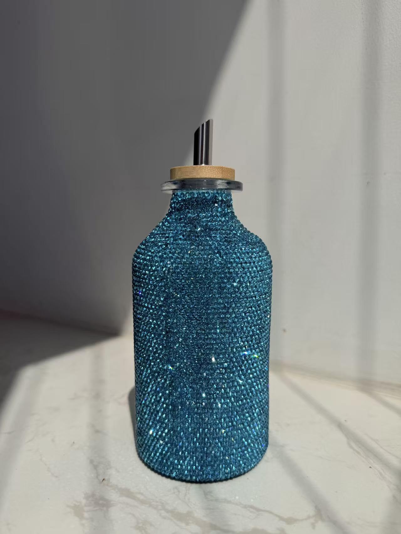 SlowVibes Dispenser per collutorio in vetro blu con tazza di vetro, 334,5 g
