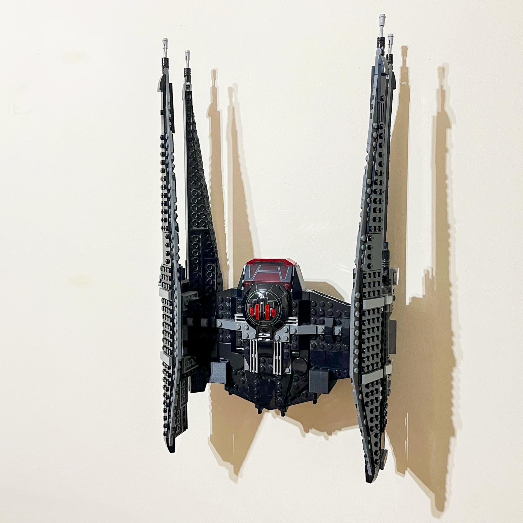 3Dudes & Dad Wall Mount Compatible with LEGO® Star Wars Kylo Ren's TIE Fighter (set 75179) – Perfect-Fit Model Display Bracket – Secure, Robust & Space-Saving – Easy Installation with Supplied Fixings