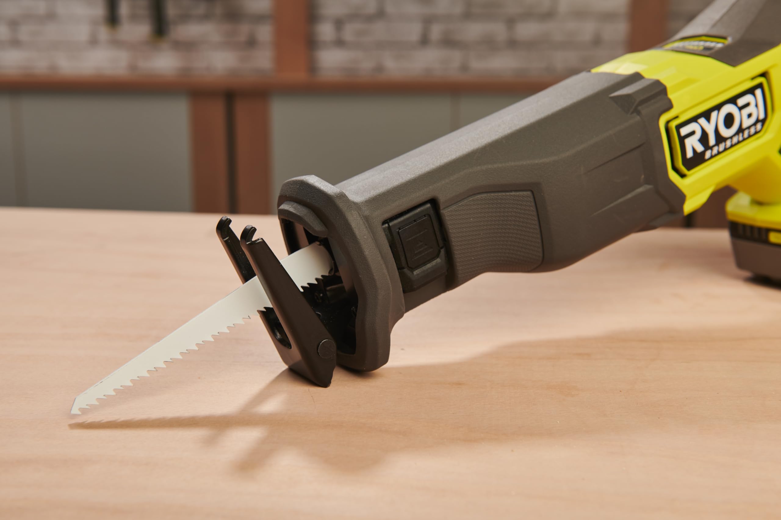 Pack RYOBI Scie Sabre RRS1801M 18V + 6 Lames - Sans Batterie Ni Chargeur - Variateur De Vitesse, Anti-vibration, Changement De Lame Sans Outil