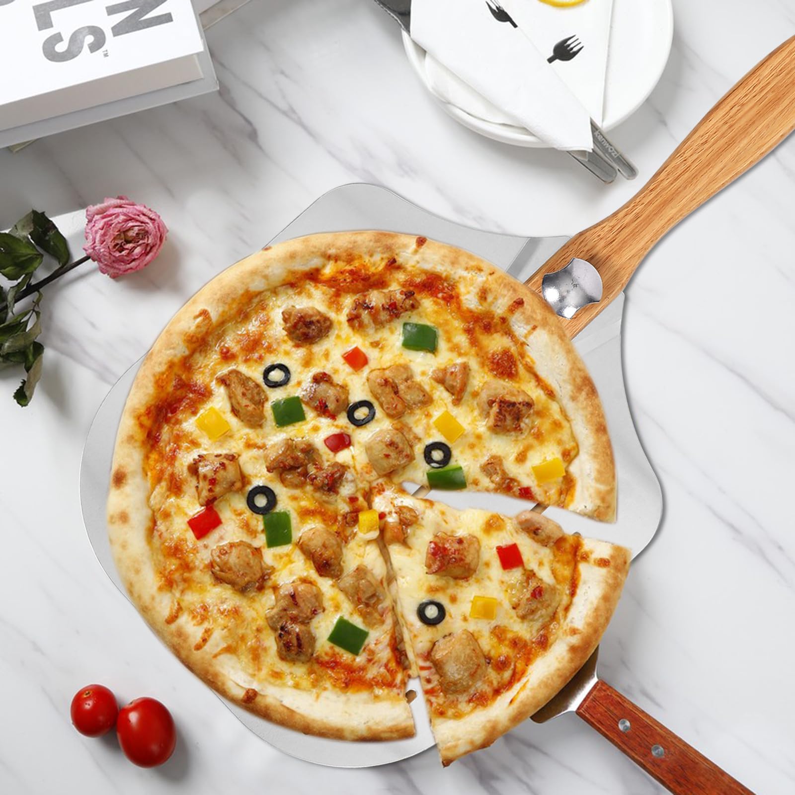 DECHOUS Pelle à Pizza Aluminium Perforee Manche Bois Pelle Pizza Transferer Gâteaux Fours Cuisine