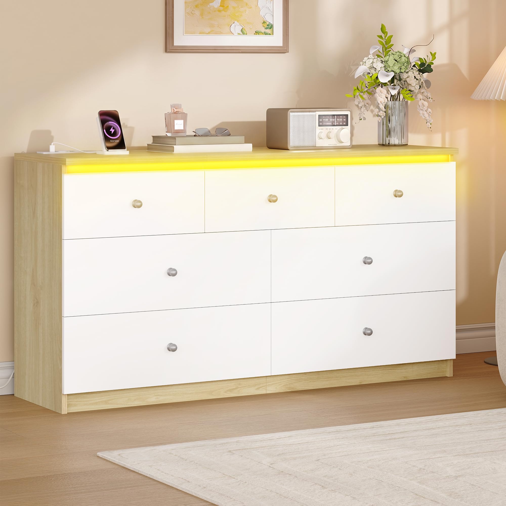 Hzuaner Cómoda Equipada con LED y Regleta de eEnchufes, 7 Cajones, 140 cm