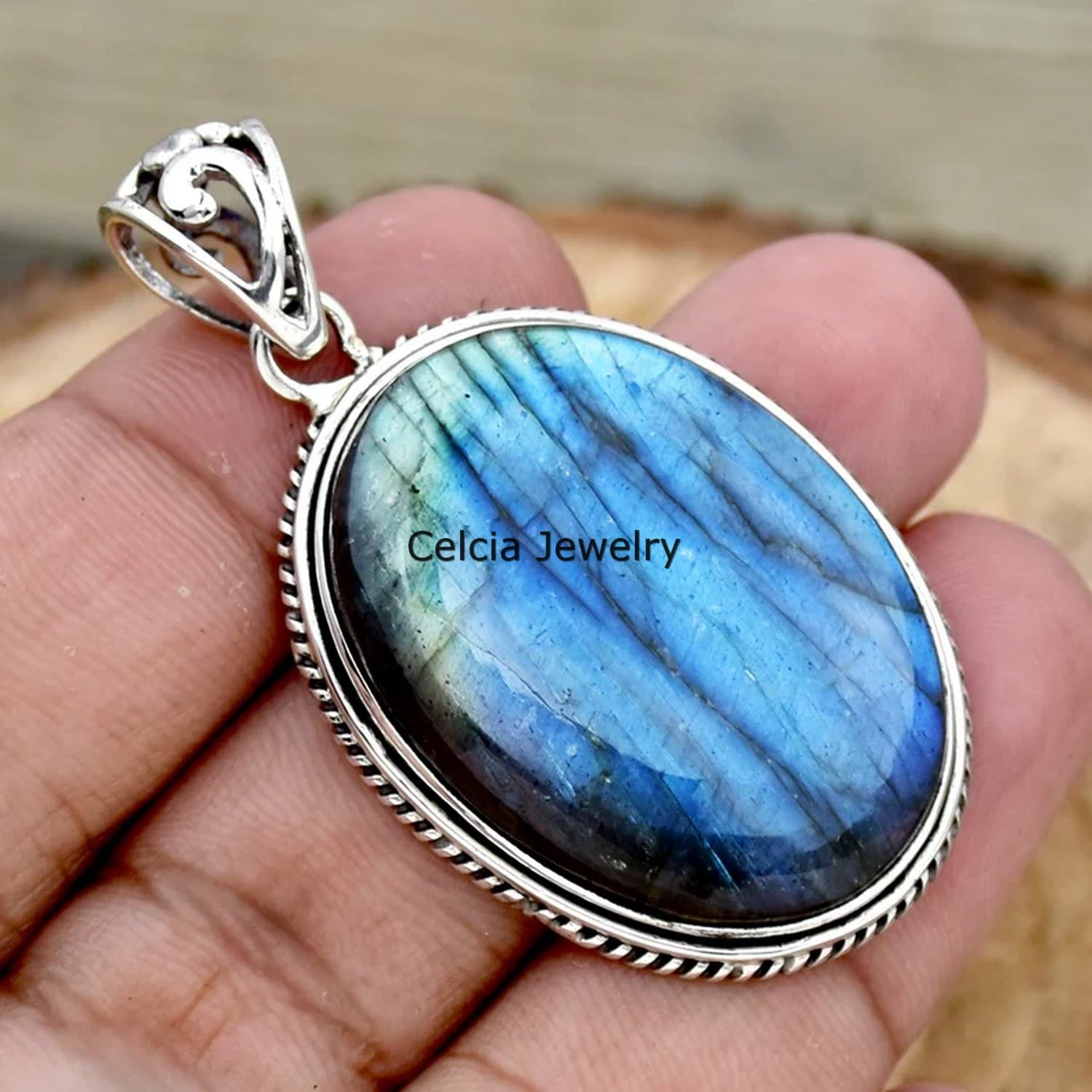 Massiver 925er Sterlingsilber-Anhänger für Männer und Frauen, natürlicher Labradorit-Cabochon, ovaler blauer Feuer-Edelstein, einzigartiger handgefertigter Schmuck für Sie und Ihn