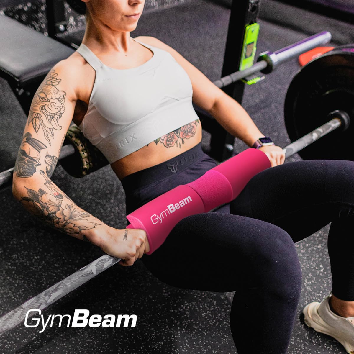 GymBeam Cuscinetto per Bilanciere da Donna, Colore Rosa, Barbell Pad in Gomma Nitrilica, Ideale per Squat con Bilanciere, Allevia la Pressione sul Tratto Cervicale