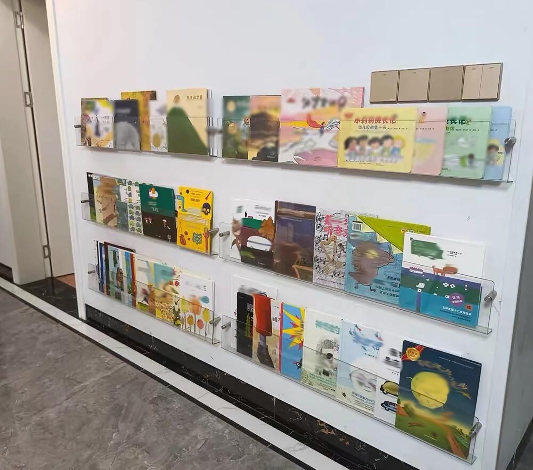 Akrylowy uchwyt na broszury uchwyt ścienny, 2 szt. przezroczysty wiszący regał na książki stojak na czasopisma organizer do przechowywania literatury, uchwyt na czasopisma (rozmiar: 90 x 5 x 15