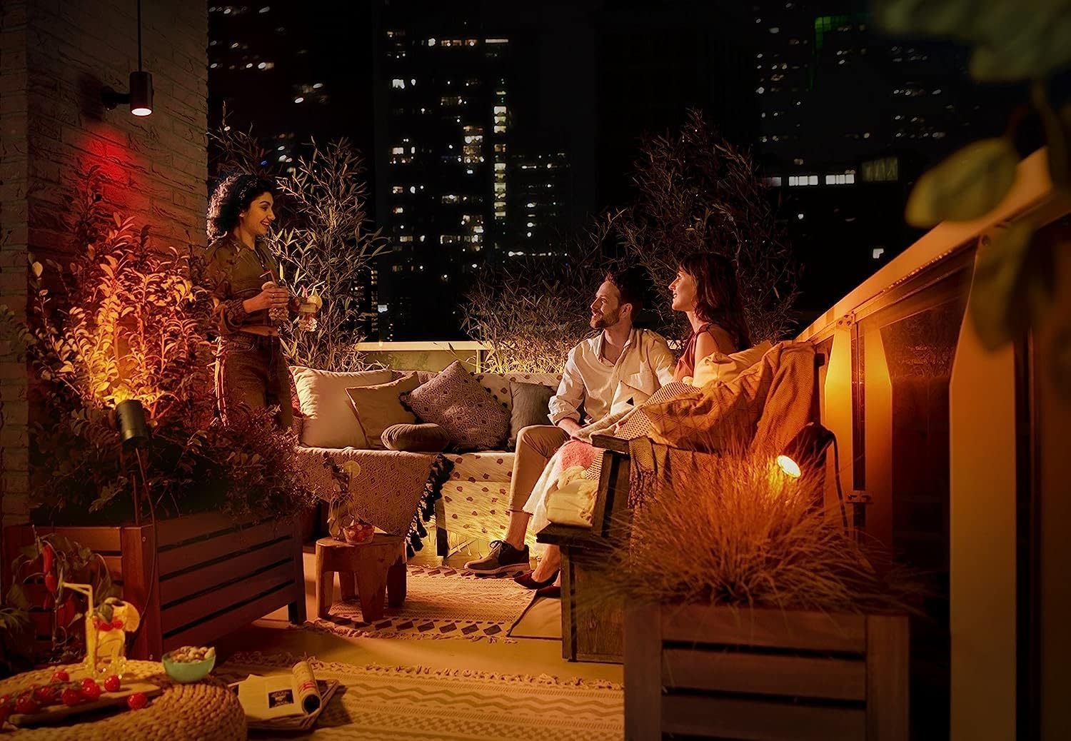 Philips Hue White & Color Ambiance Lily Gartenstrahler Basis Set 3er Pack, dimmbare Außenleuchten, smarte Lichtsteuerung, schwarz