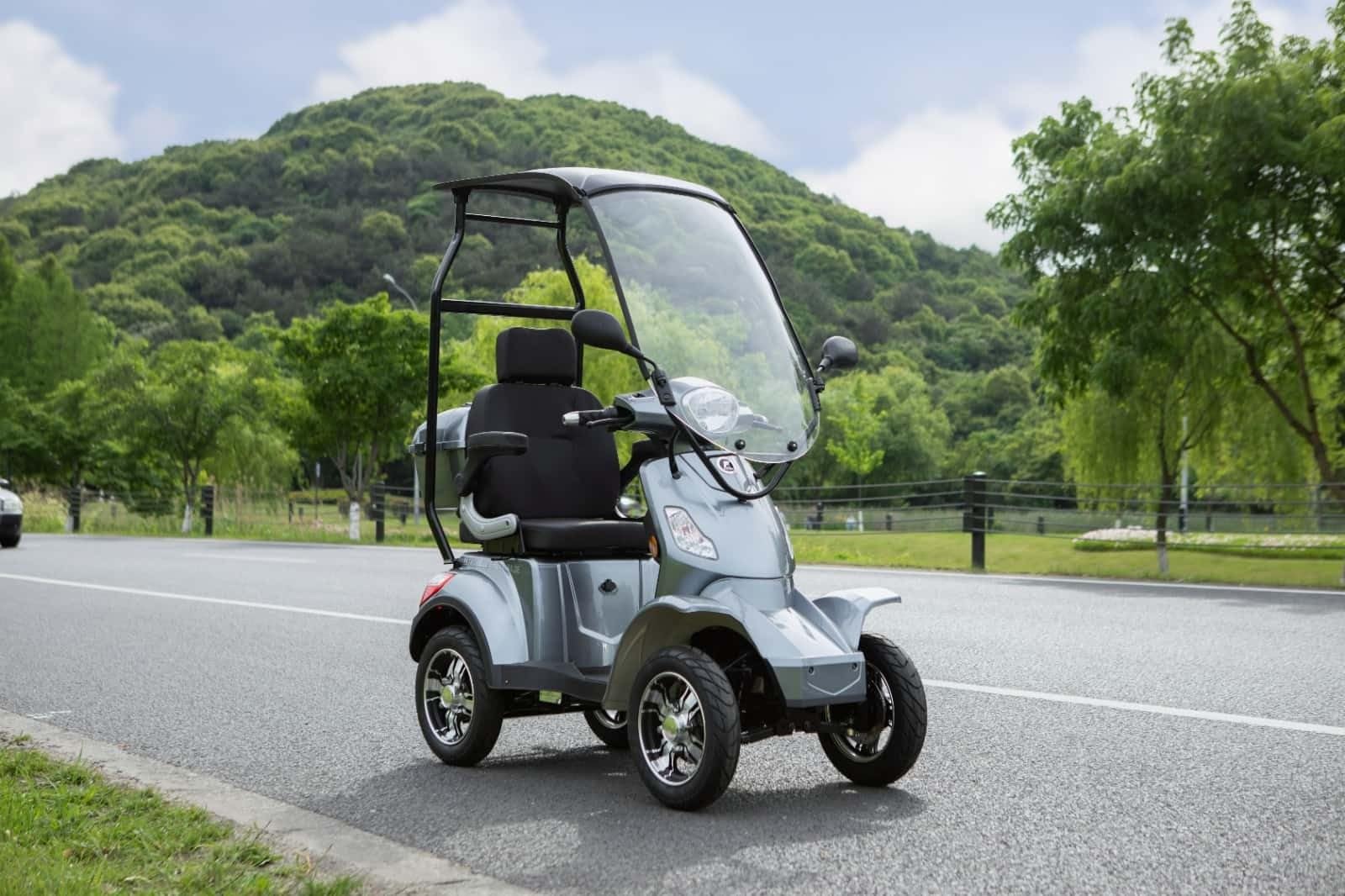 Elektromobil “Vita Care 4000”, Dach, 25 km/h, 20Ah, 50 Kilometer Reichweite, Blei-Gel Batterie, Seniorenmobil, E-Mobil, Senioren, Seniorenroller Straßenzulassung, Elektrofahrzeug, Grau